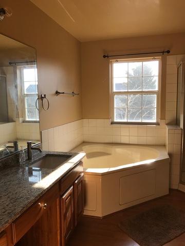 Greenview Ln, Oswego, IL 60543
