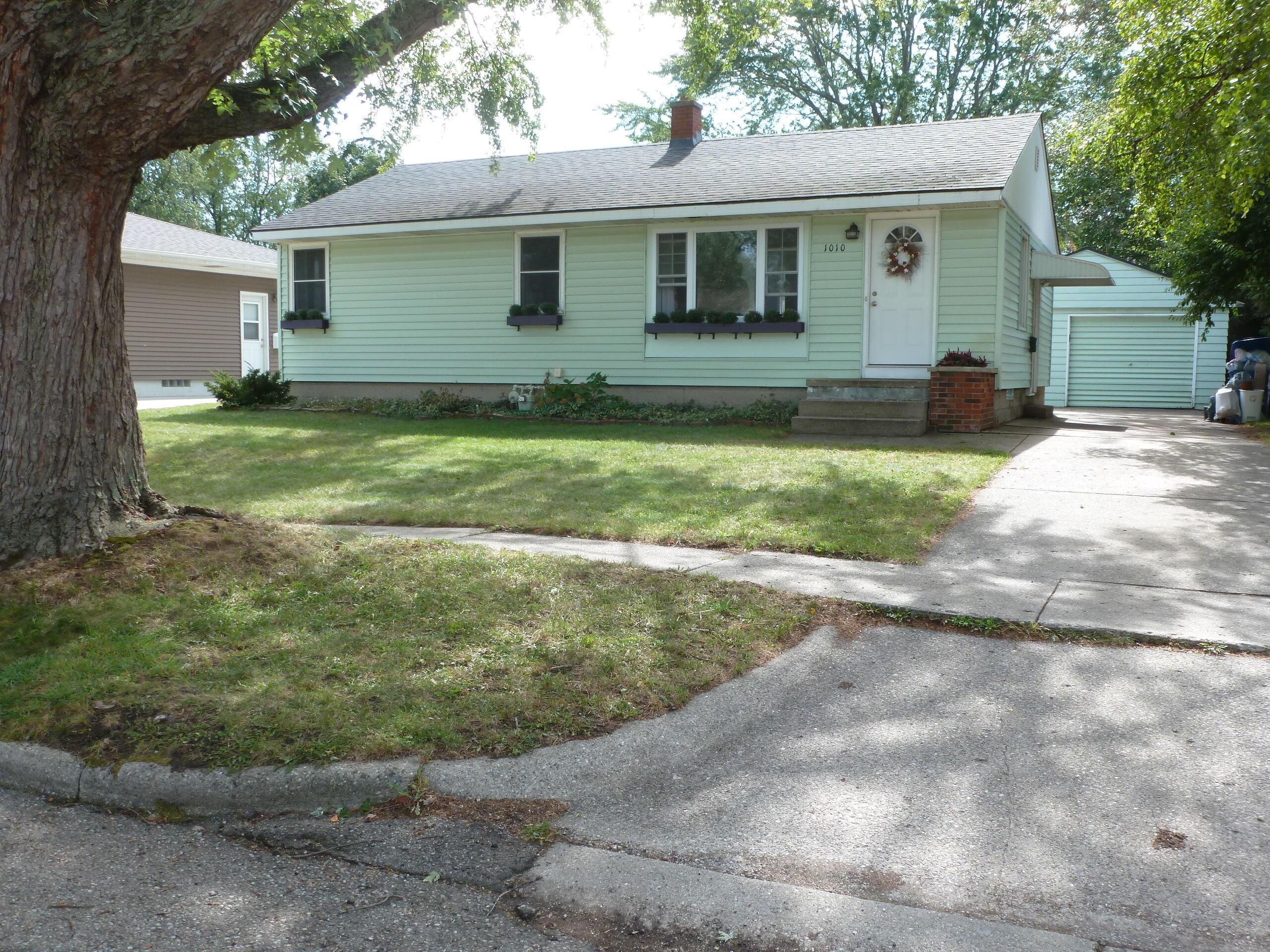 Marion Ave, Grand Haven, MI 49417