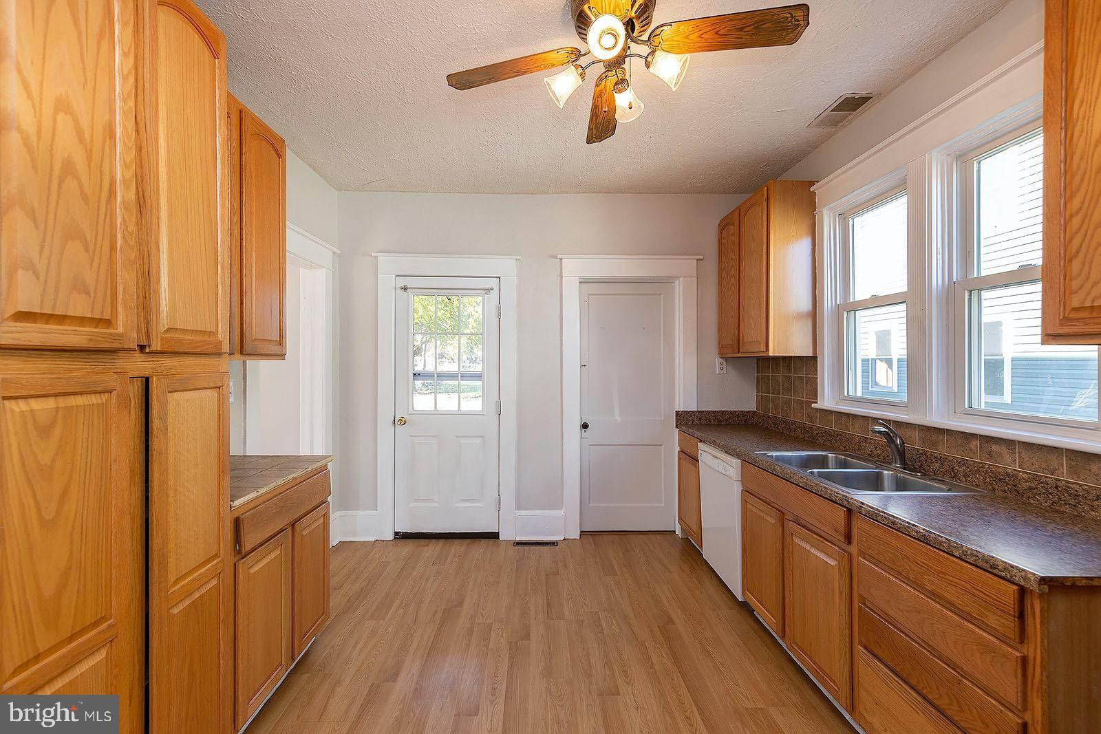 Gray Ave, Winchester, VA 22601
