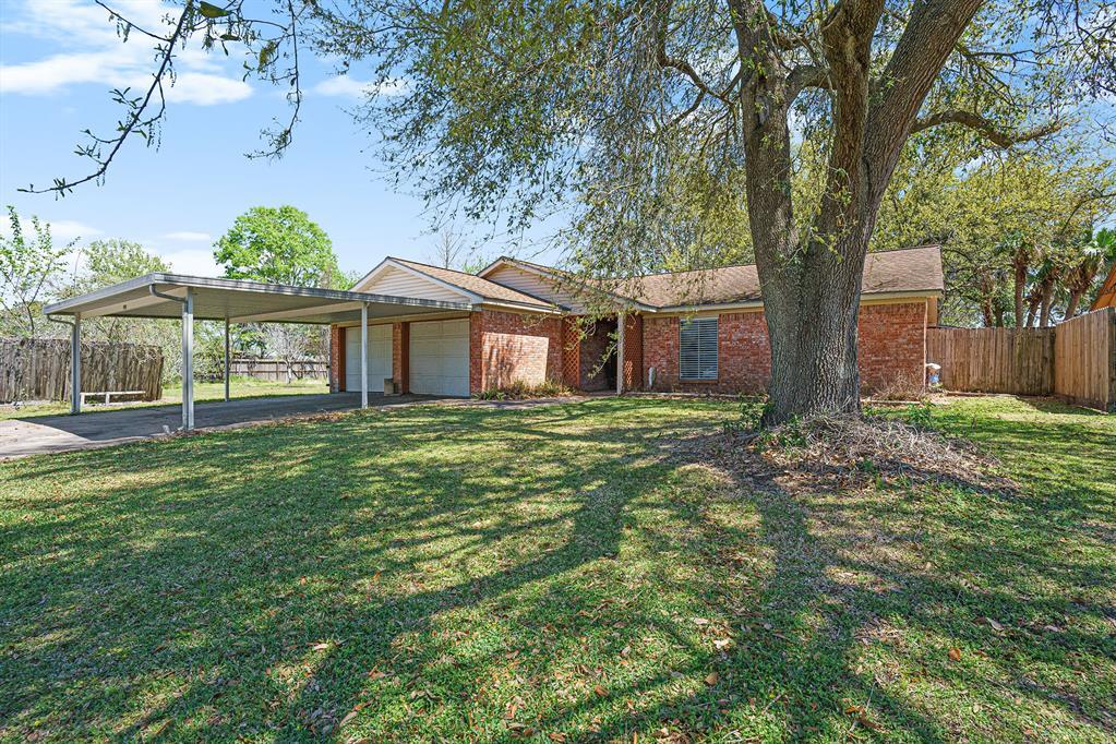 Lilac St, La Marque, TX 77568