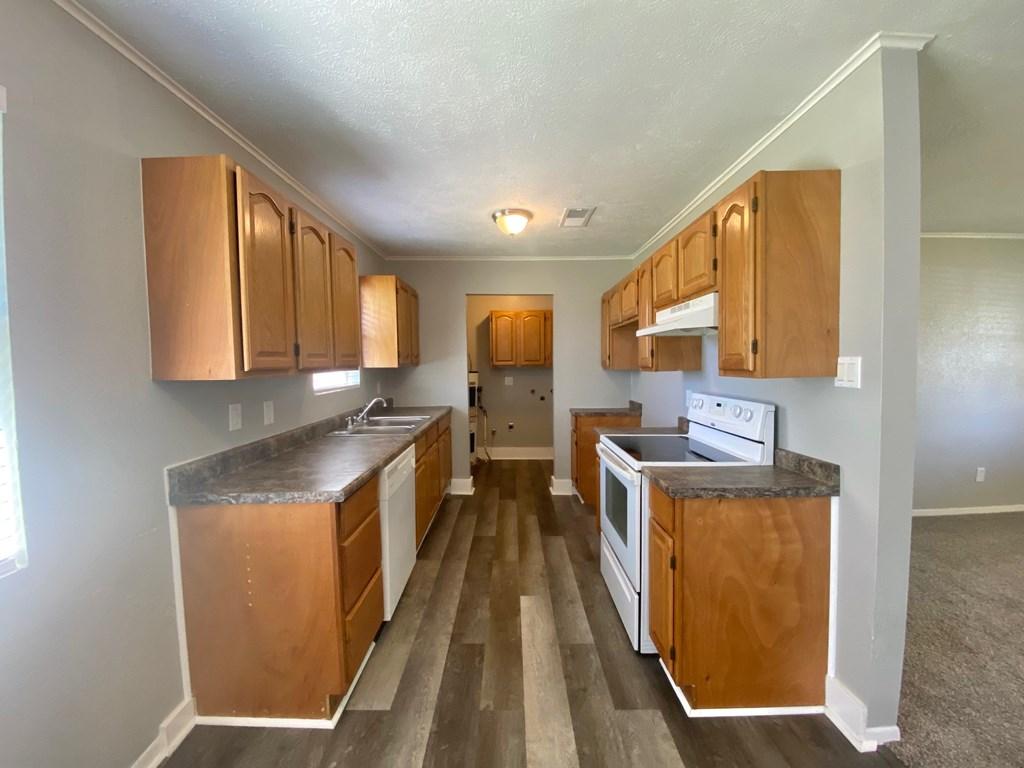 32nd St, Groves, TX 77619