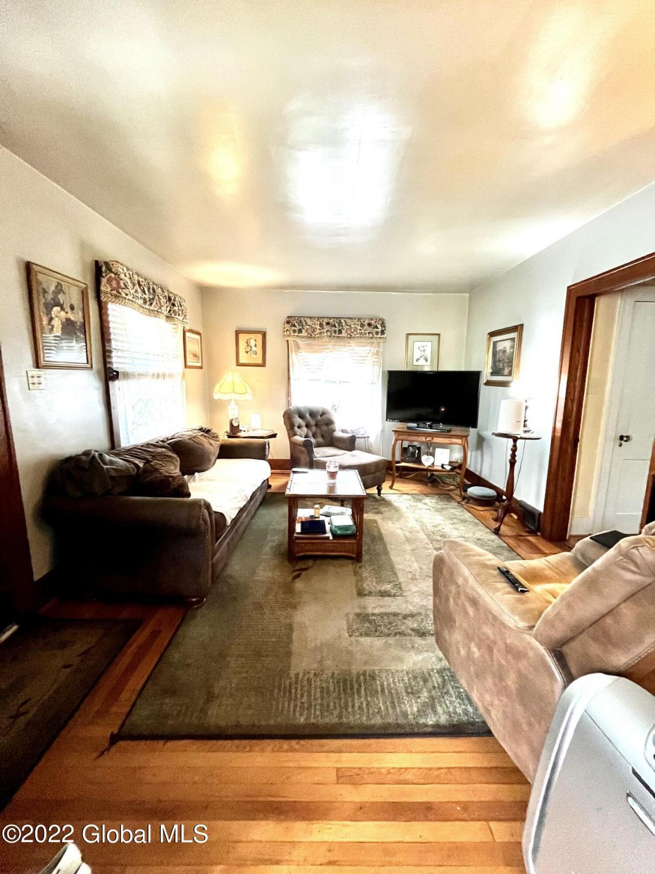 E 8th Ave, Gloversville, NY 12078