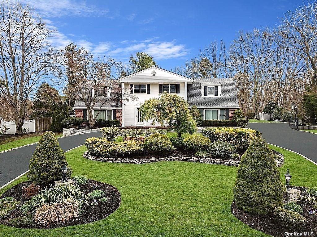 Wichard Blvd, Commack, NY 11725
