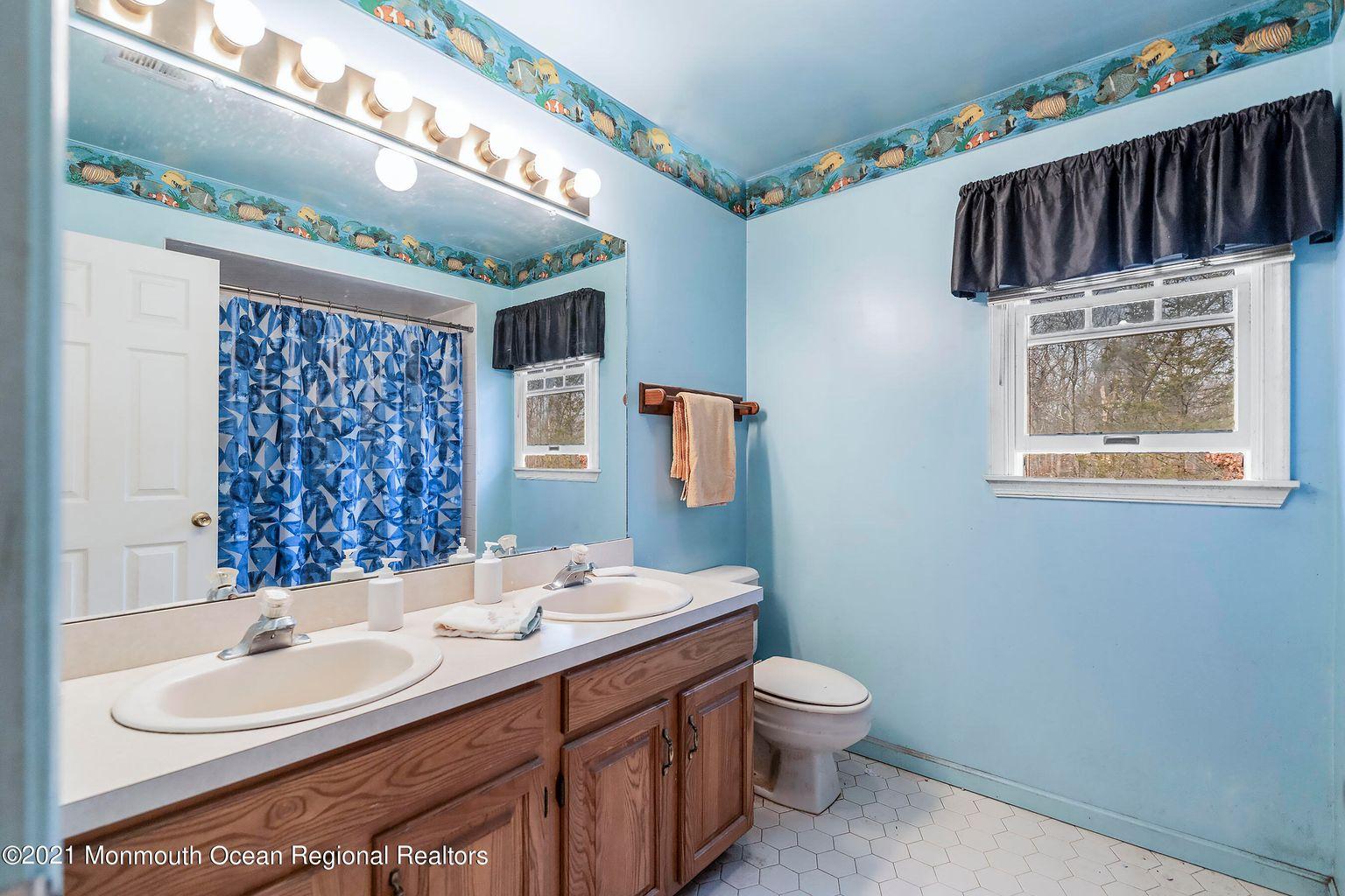W Dickens Ct, Jackson, NJ 08527