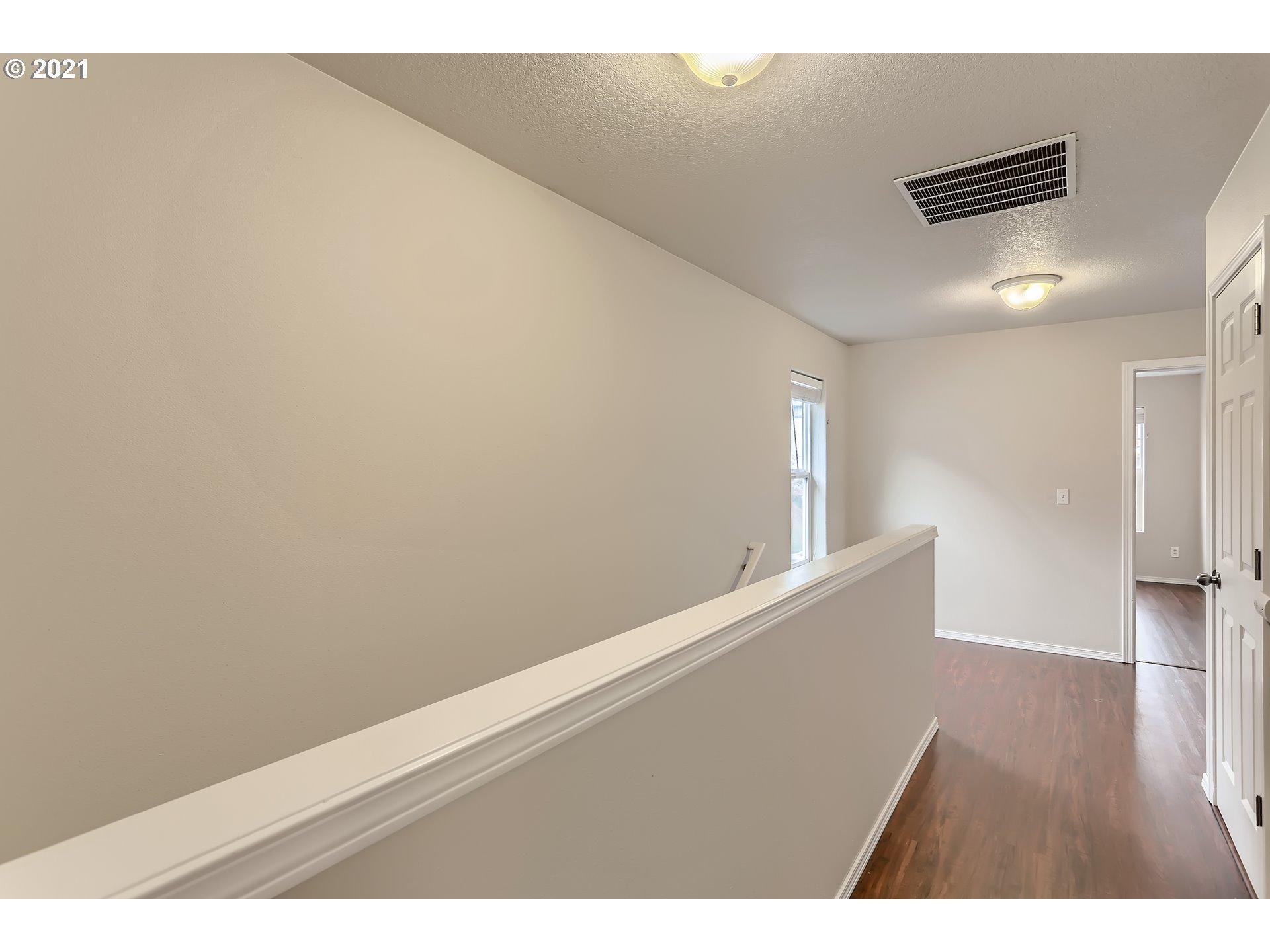 N Oak Hollow Dr, Newberg, OR 97132