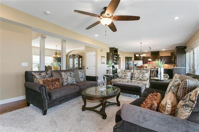 N Summit St, Kansas City, MO 64155