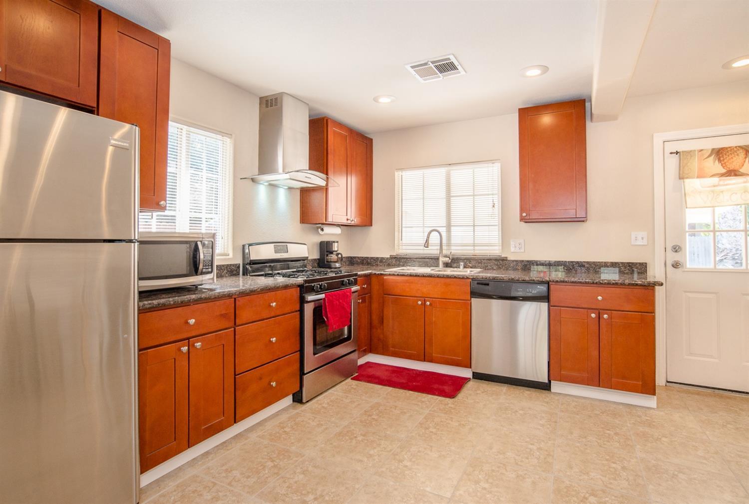 5th St, Woodland, CA 95695