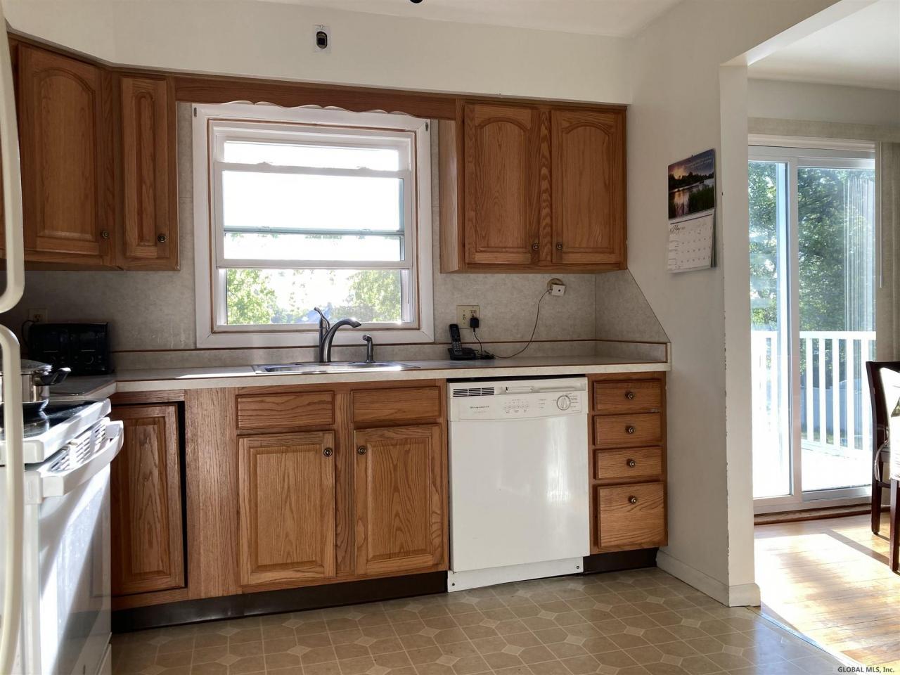 Hamburg St, Schenectady, NY 12304