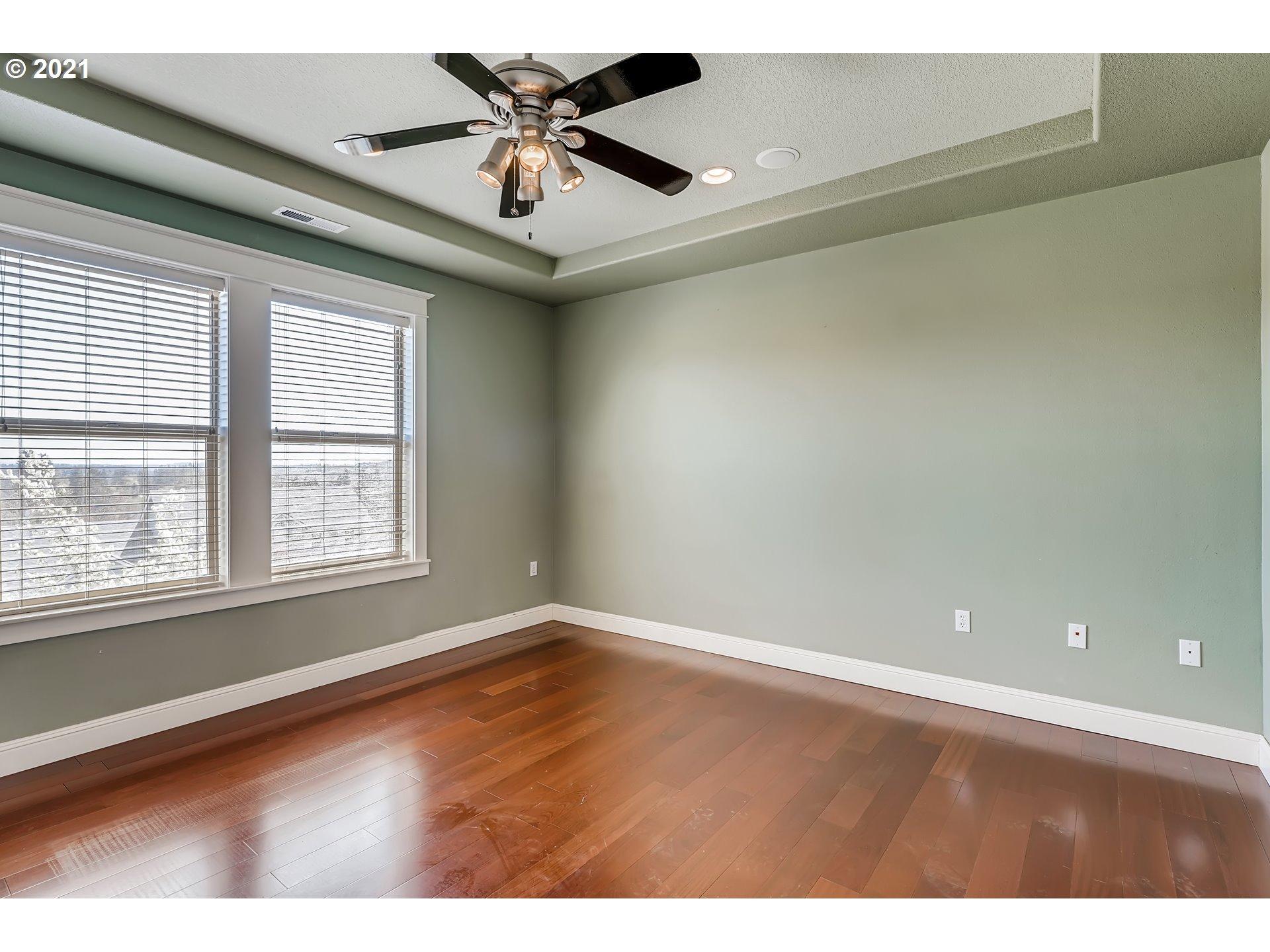 E Ennis Ct, La Center, WA 98629