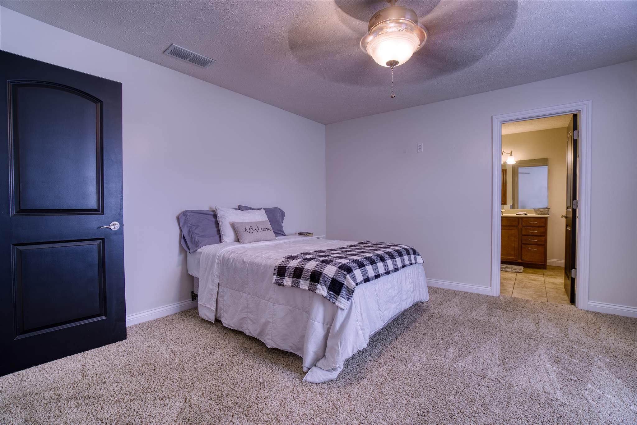 Aruba Ct, Evansville, IN 47725