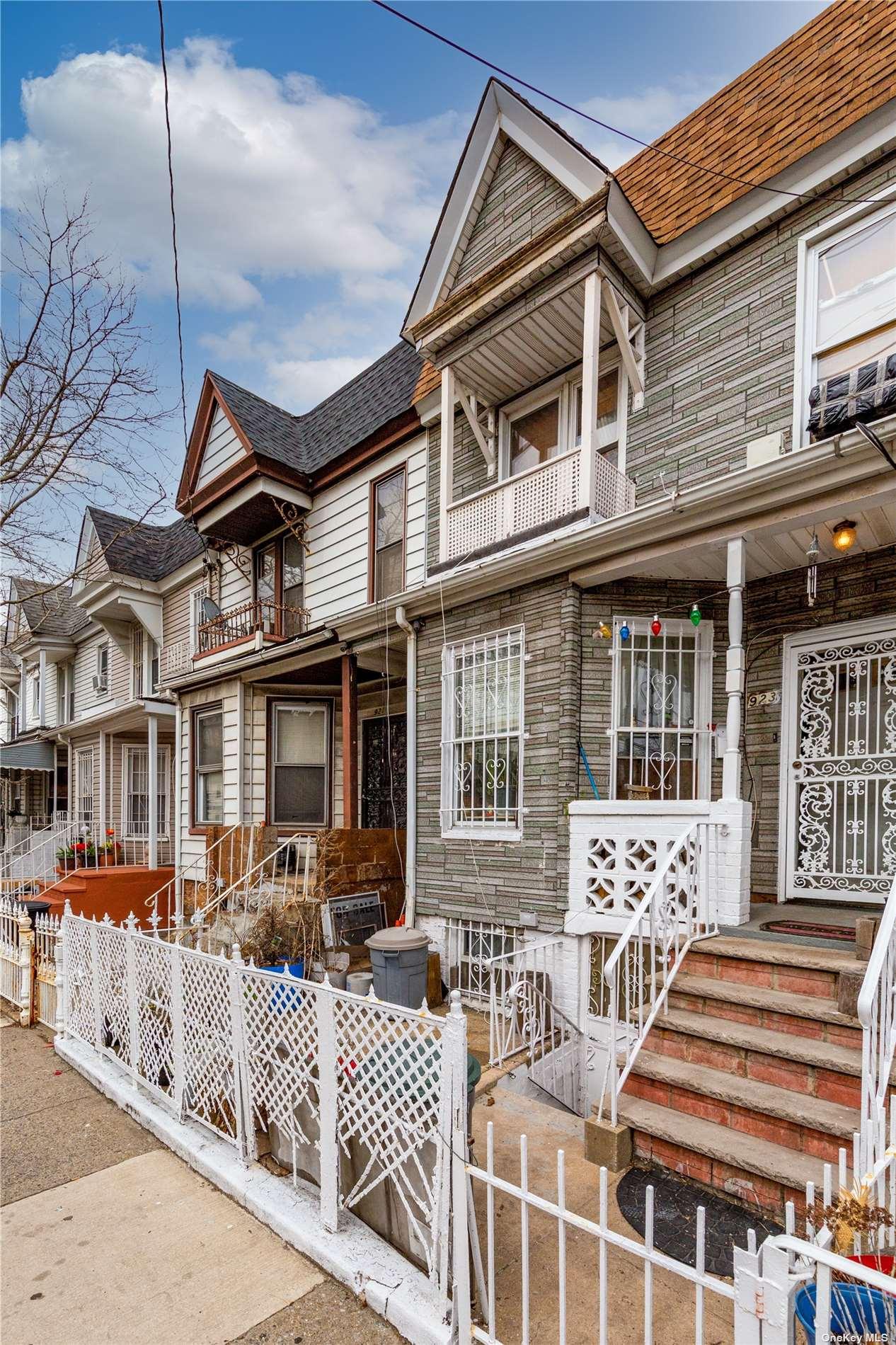 Belmont Ave, Brooklyn, NY 11208