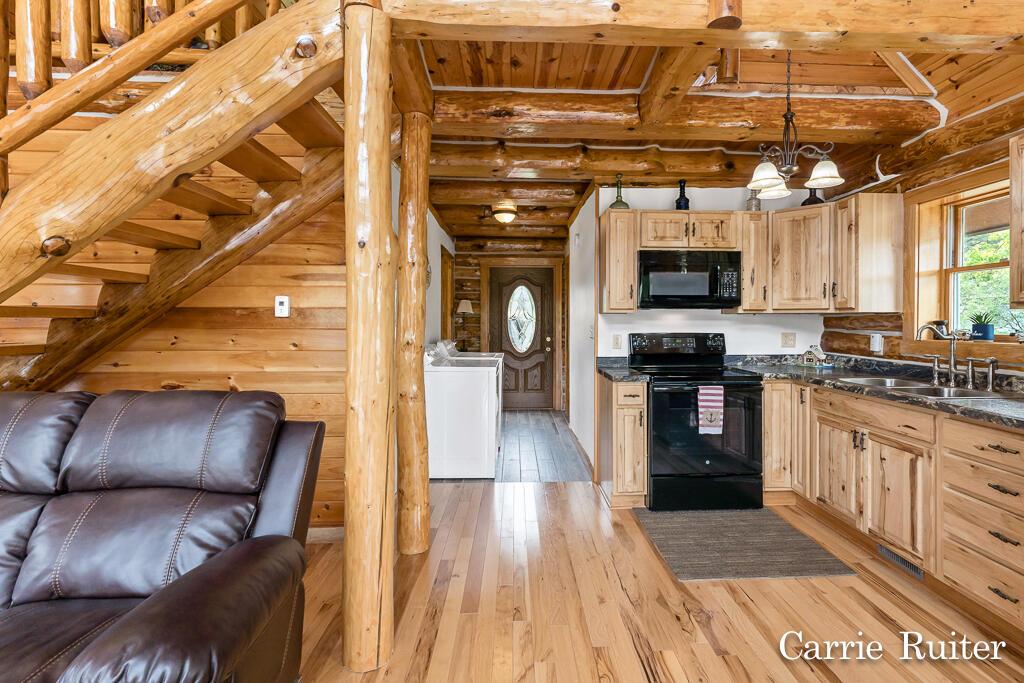 Horseshoe Dr, Leroy, MI 49655