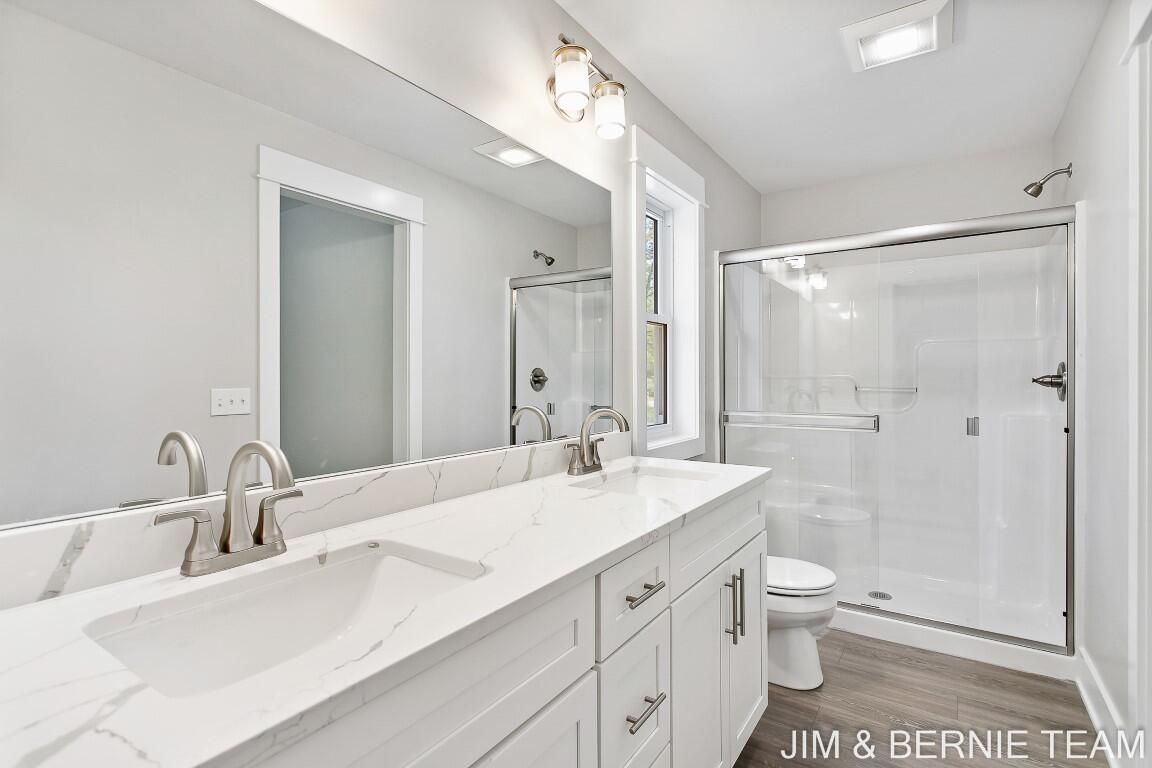 W 32nd St, Holland, MI 49423