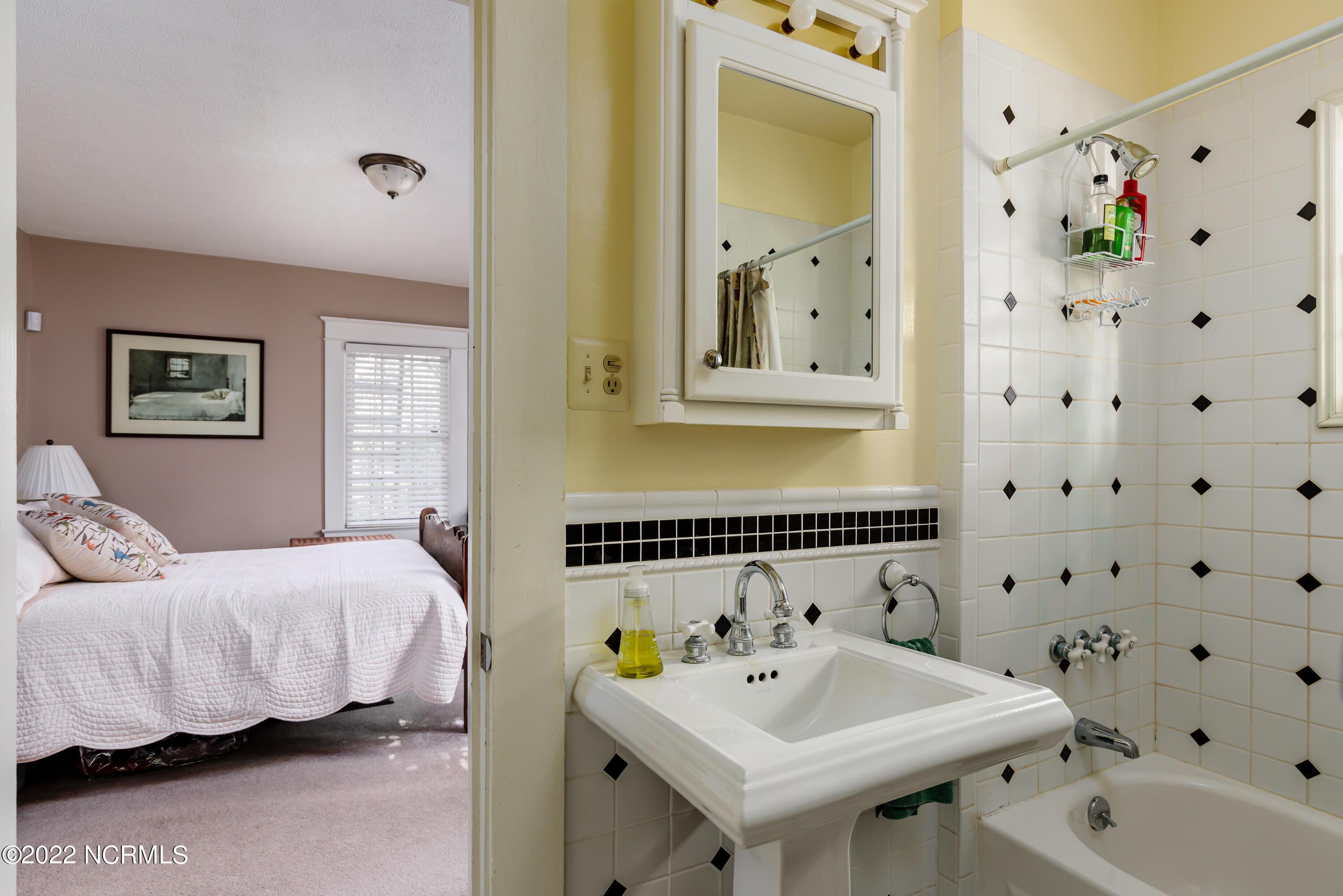 Yadkin Rd, Southern Pines, NC 28387