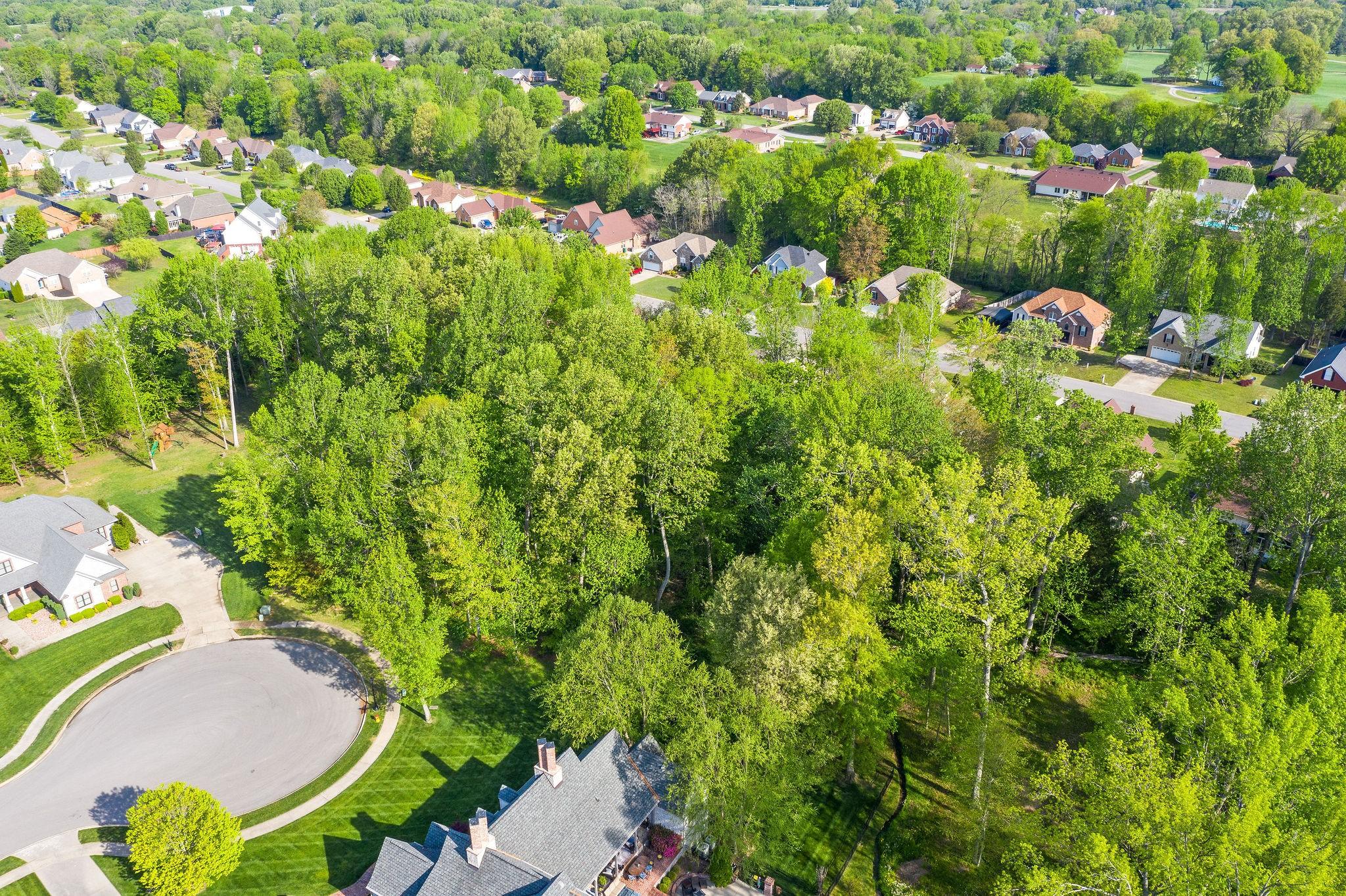 Danford Dr, Clarksville, TN 37043
