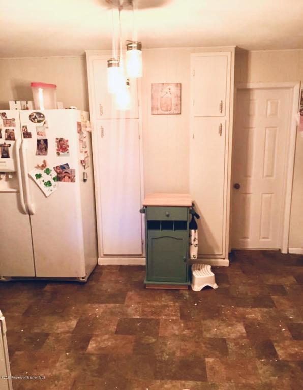 Meade St, Throop, PA 18512