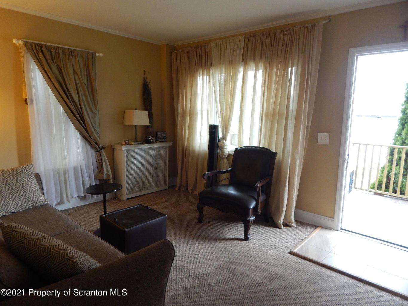Farber Ct, Scranton, PA 18510