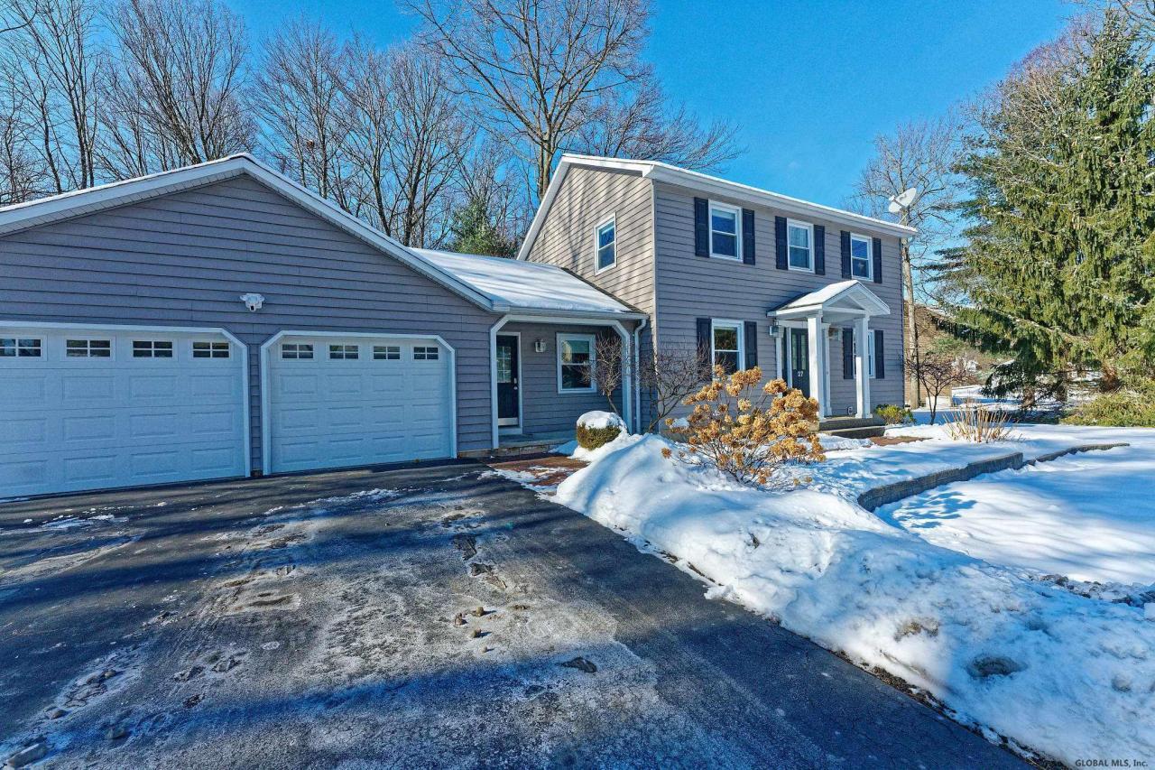 Wiltshire Way, Schenectady, NY 12309