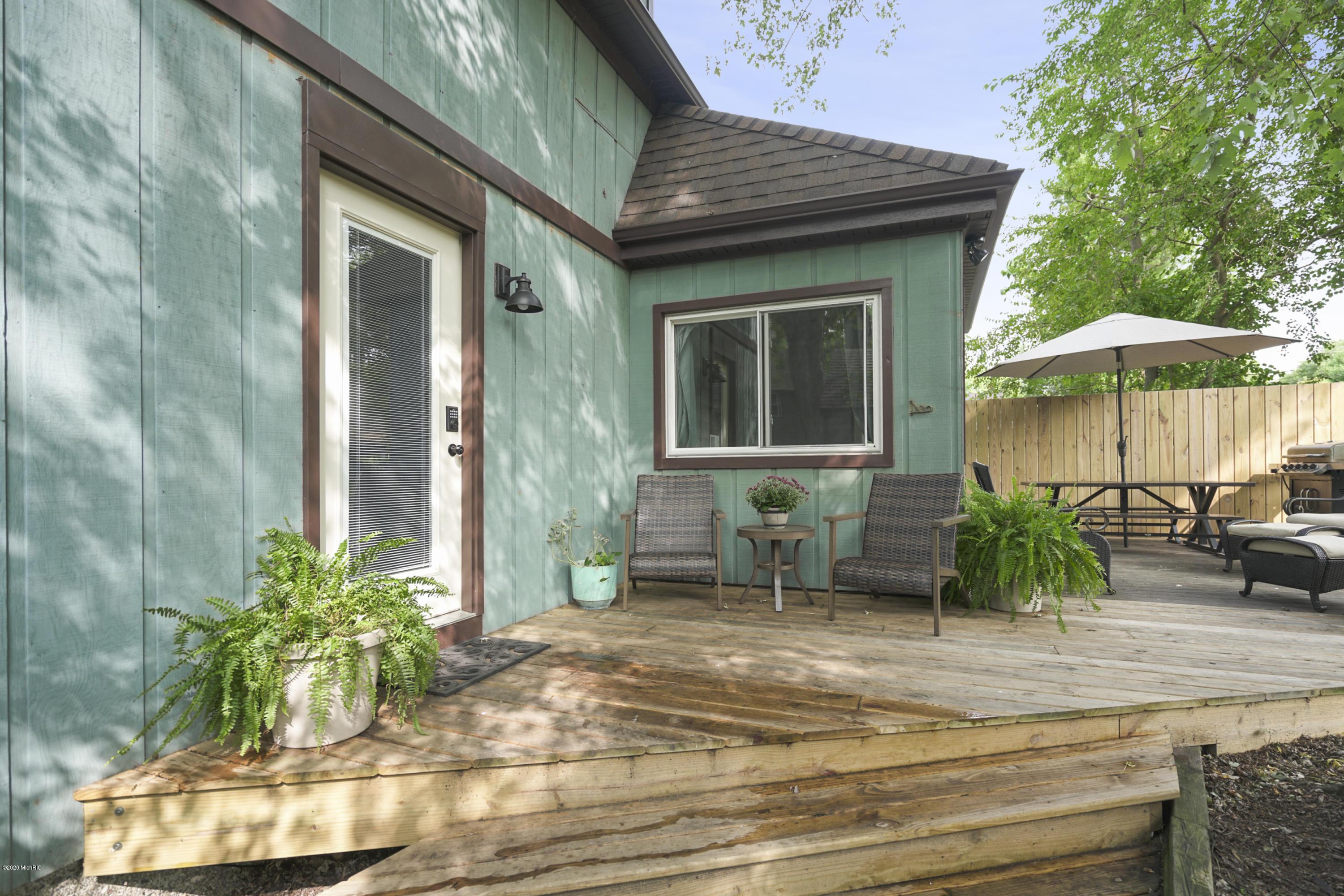 W 32nd St, Holland, MI 49423