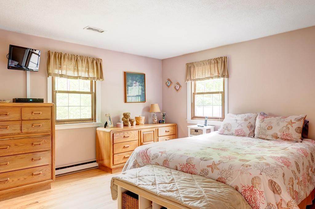 Woodlawn Dr, Sturbridge, MA 01566