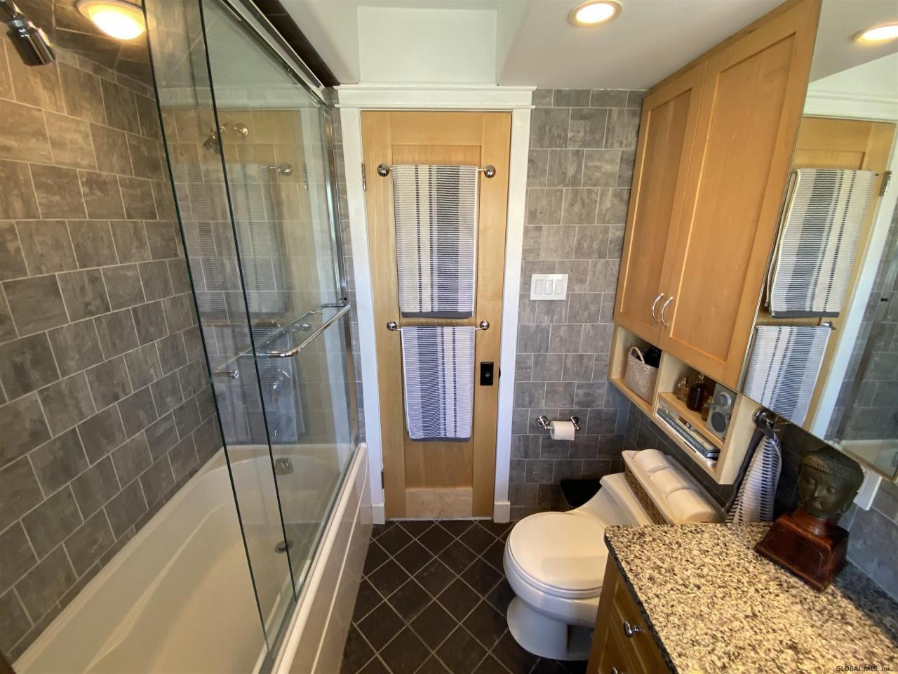 Washington Rd, Schenectady, NY 12302
