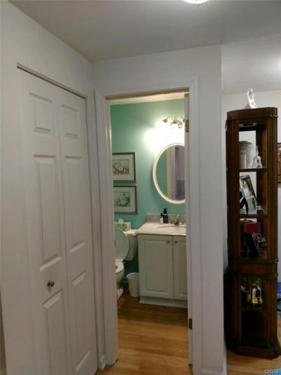 Shoveler Ln, Liverpool, NY 13090
