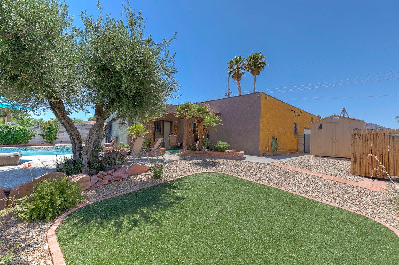 Mona Ln, Henderson, NV 89015