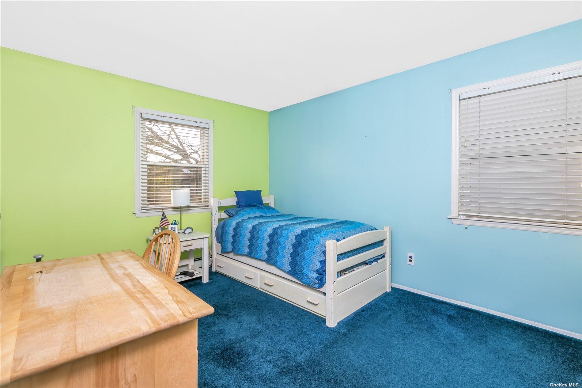 Dennis Ln, Bethpage, NY 11714