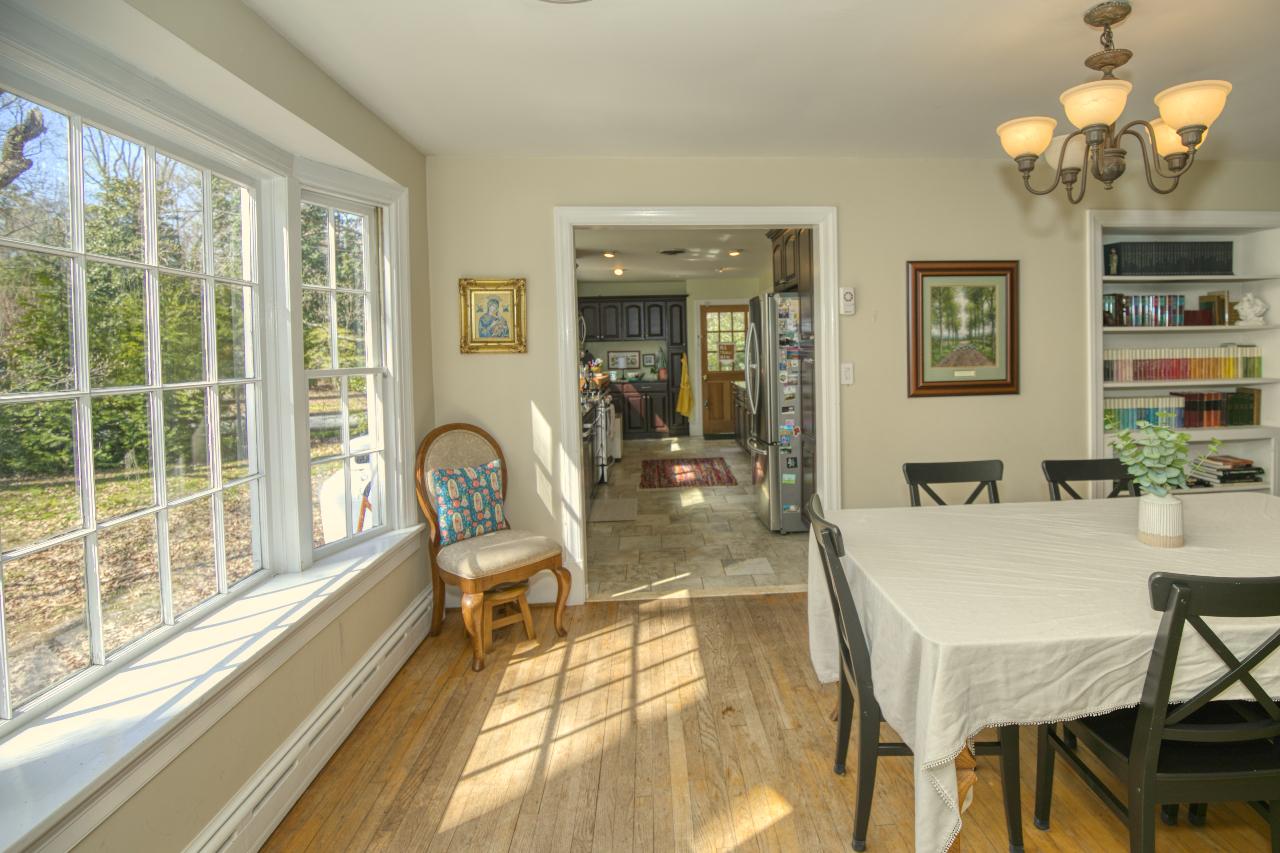 Clifton Ave, Kilmarnock, VA 22482