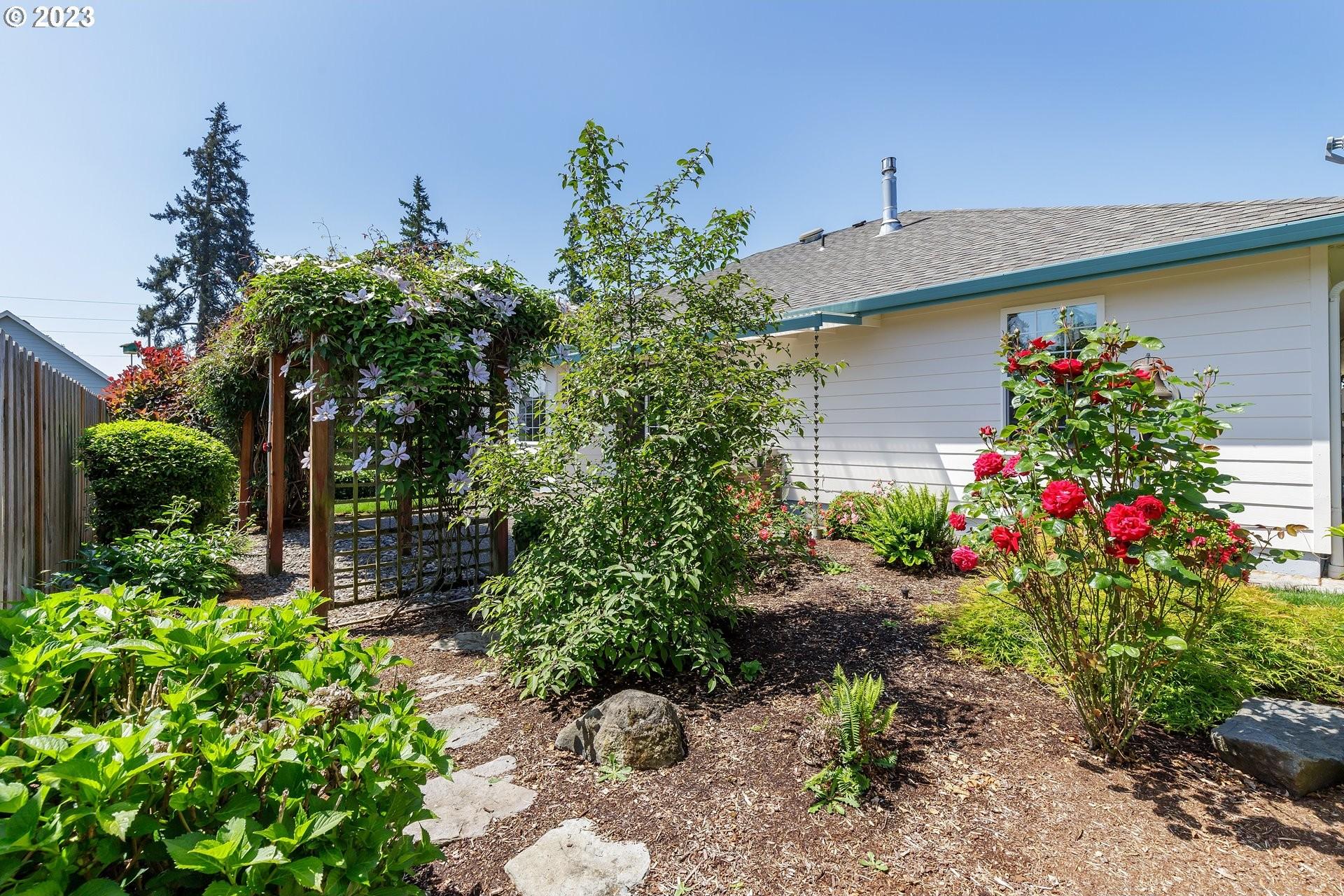 N Laurelwood Loop, Canby, OR 97013
