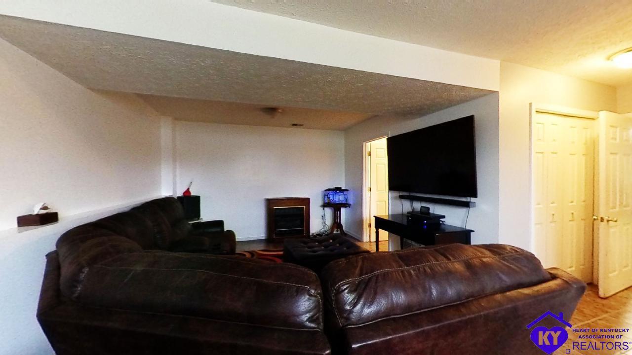 Scarlet Ave, Radcliff, KY 40160