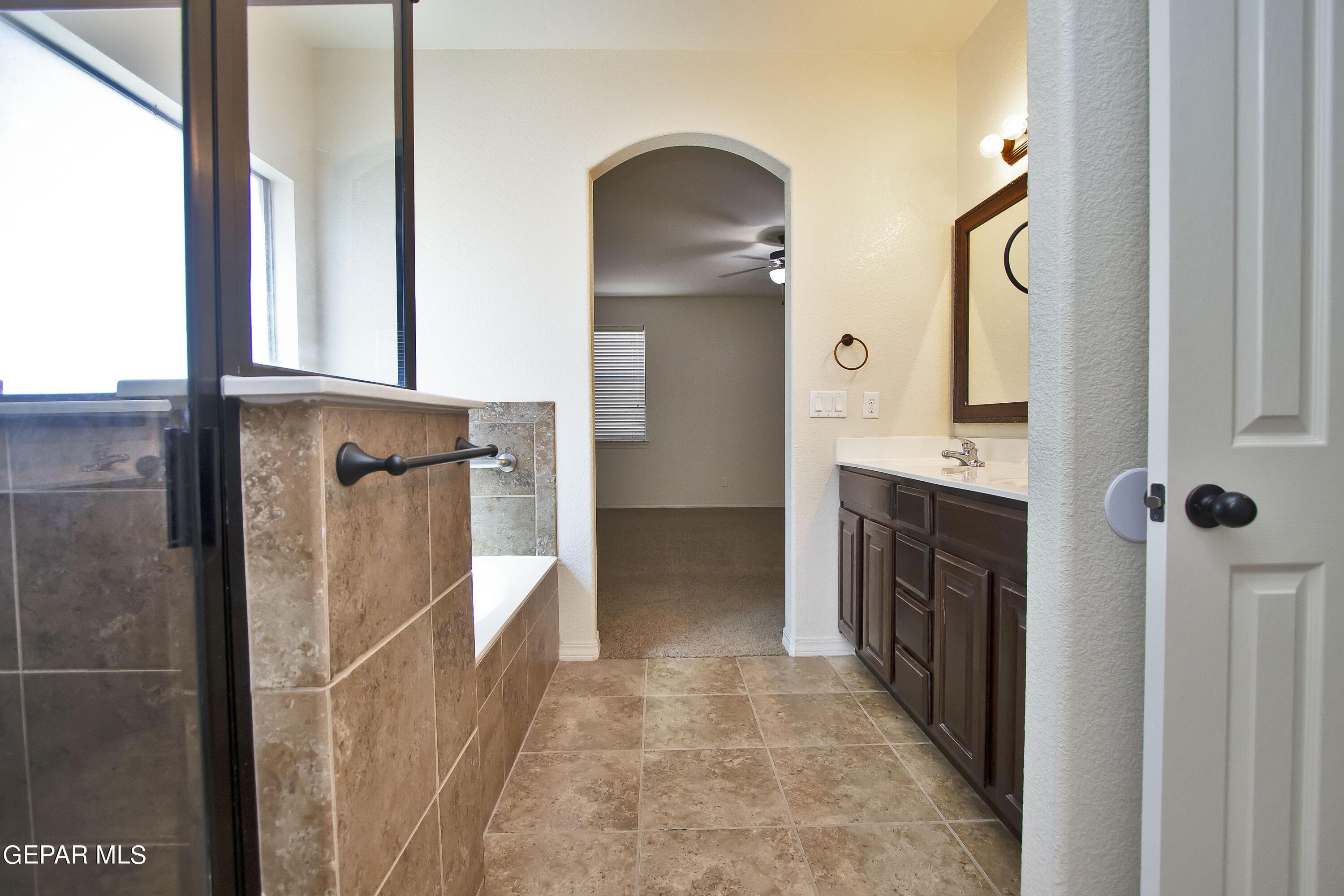 Valley Oak Dr, El Paso, TX 79932