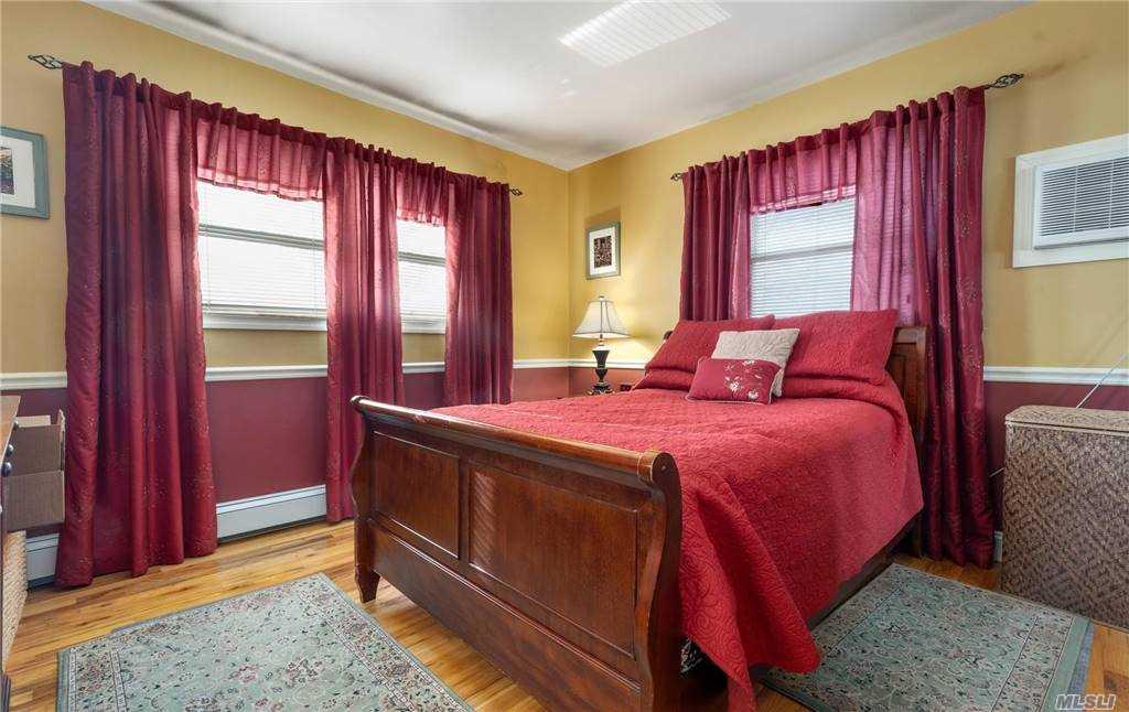 Franklin Ct, Northport, NY 11768