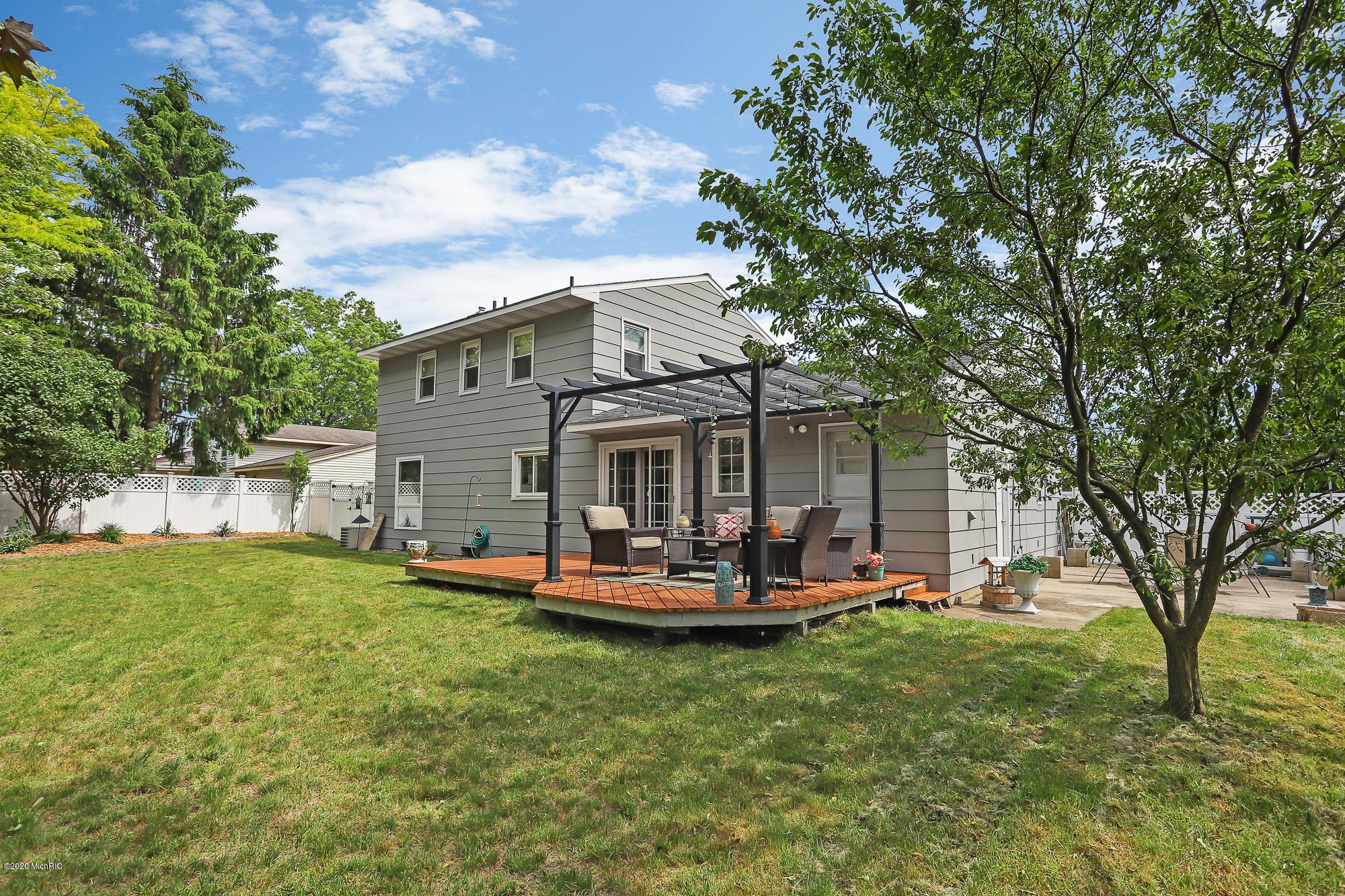 Mapleview St Se, Grand Rapids, MI 49508