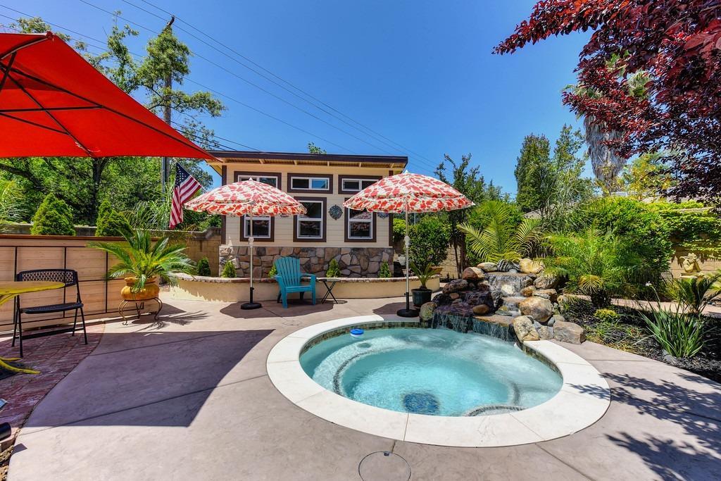 Oak Place Ct, Fair Oaks, CA 95628