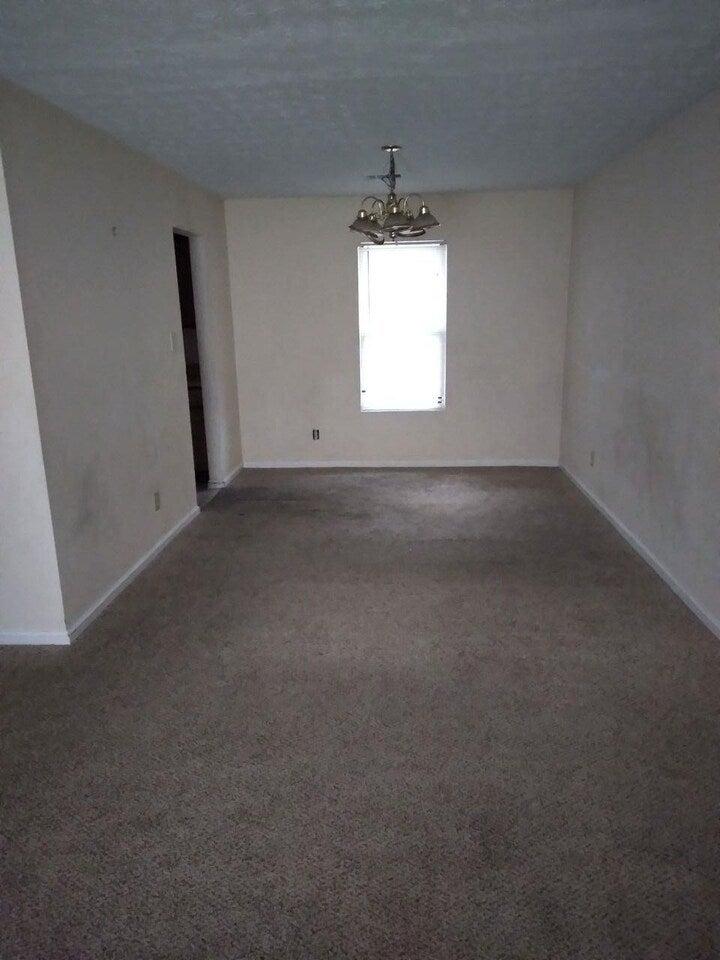 Old Trail Cir, Stone Mountain, GA 30088