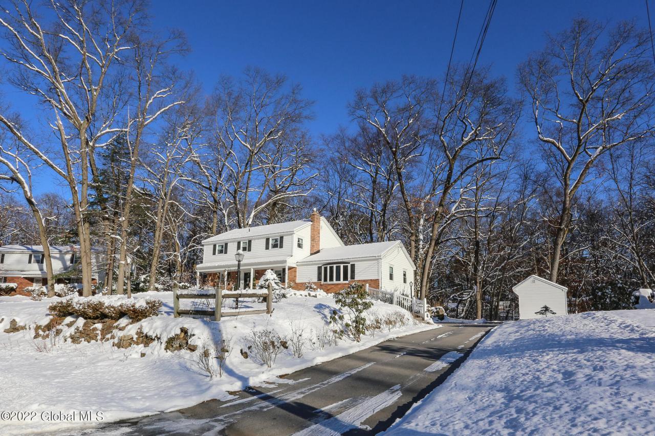 Southwood Dr, Ballston Lake, NY 12019