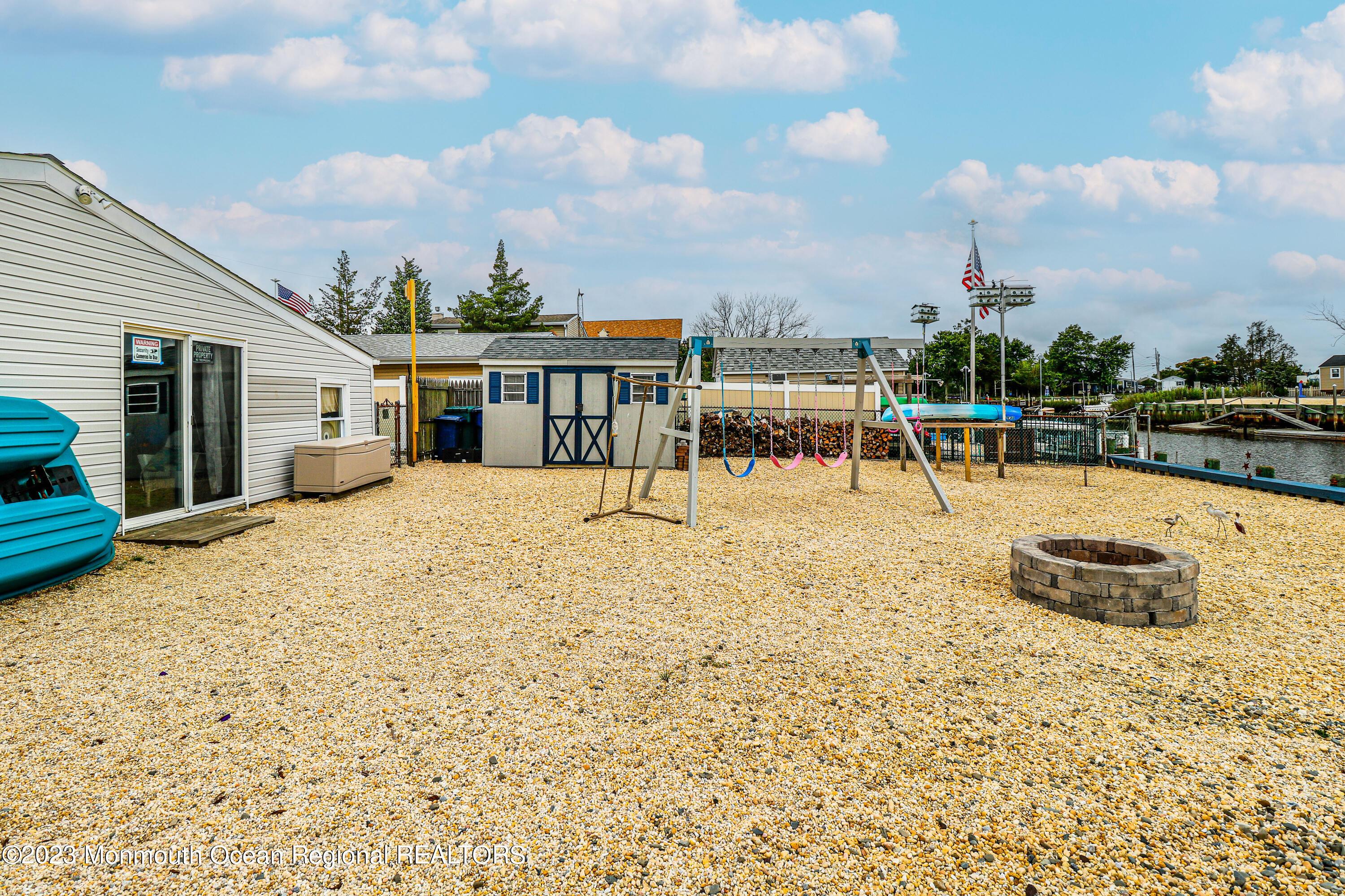 W Mohawk Dr, Little Egg Harbor Twp, NJ 08087