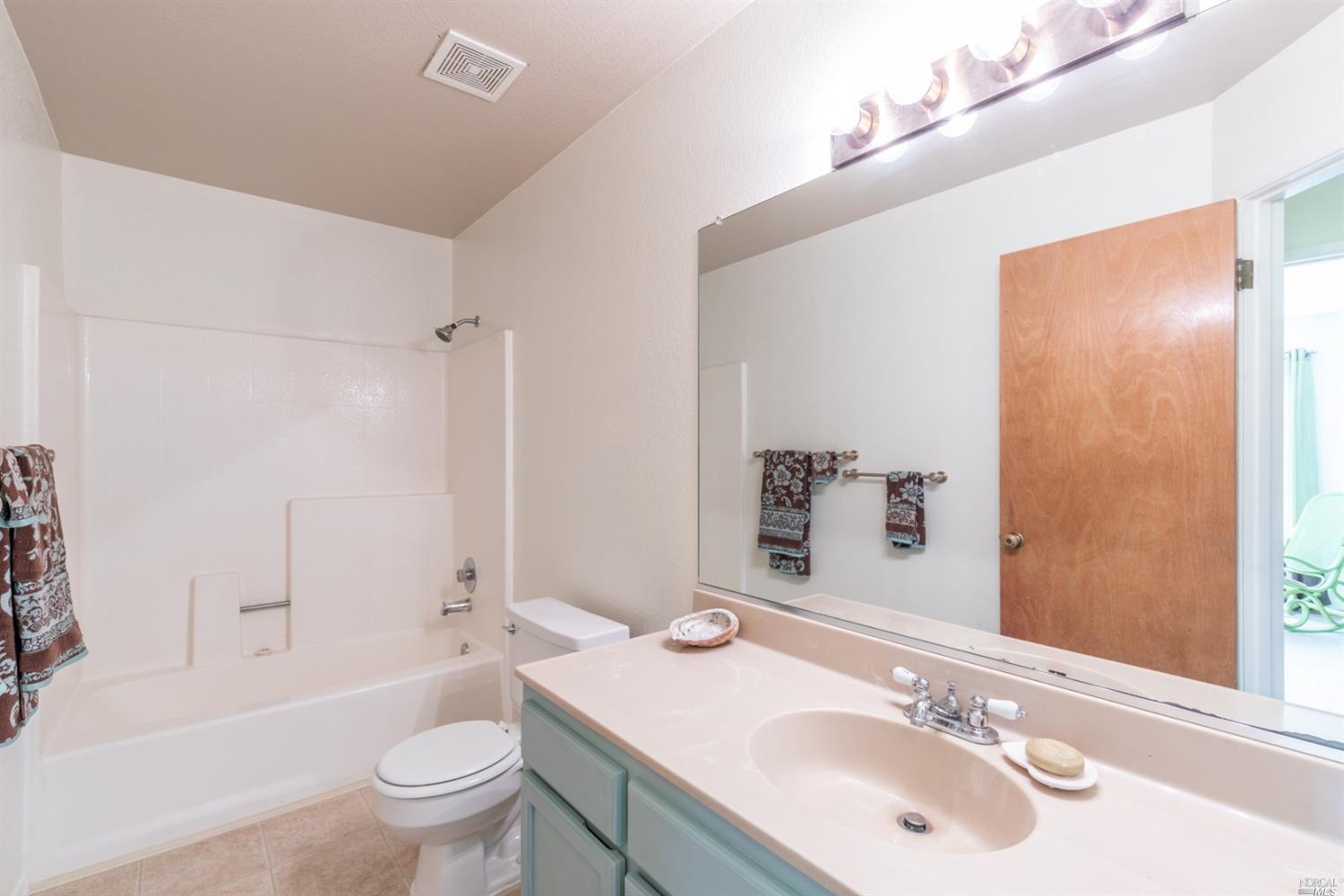 W 2nd St, Cloverdale, CA 95425