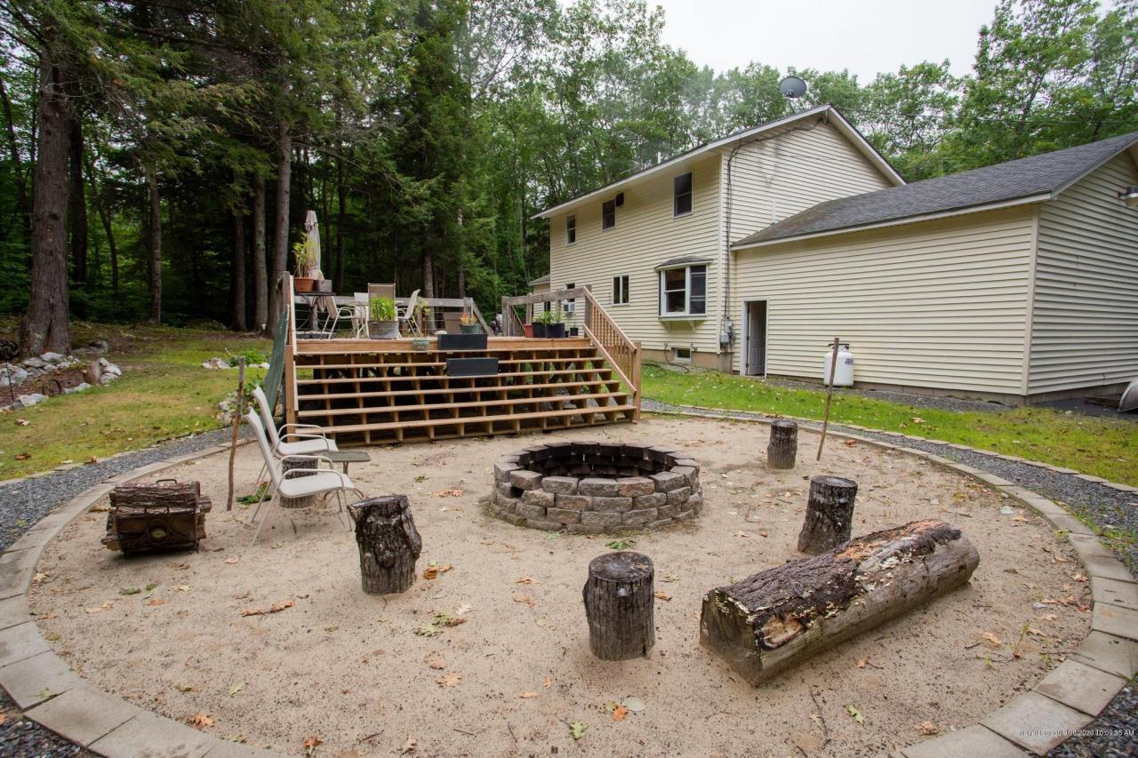N Raymond Rd, Poland, ME 04274