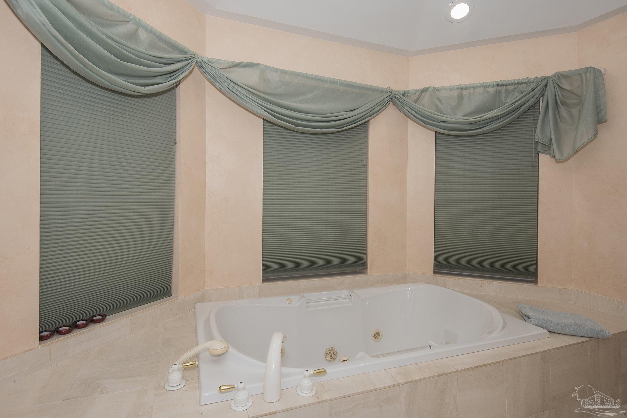 Sawgrass Dr, Gulf Breeze, FL 32563