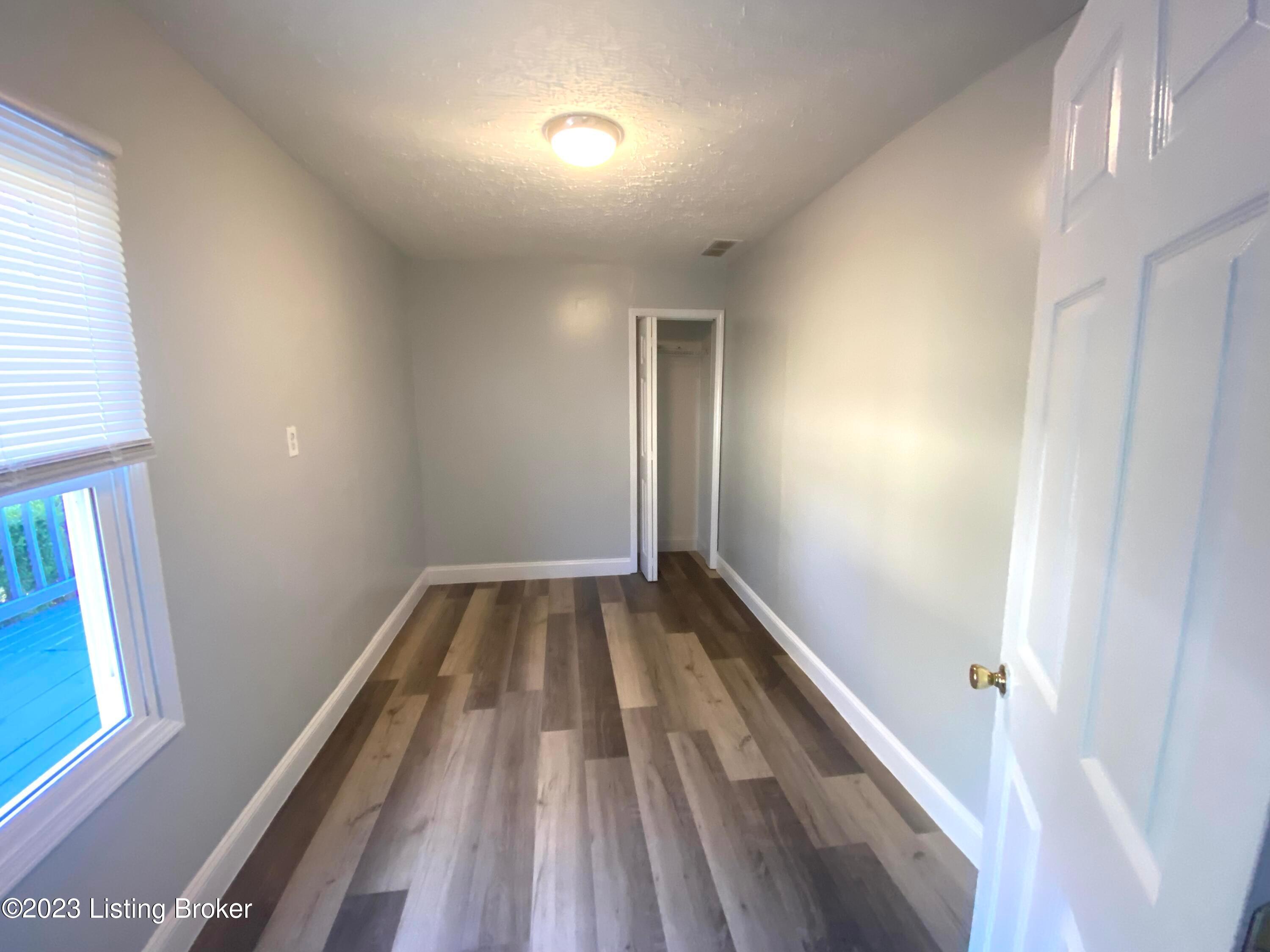Triangle Dr, Louisville, KY 40214
