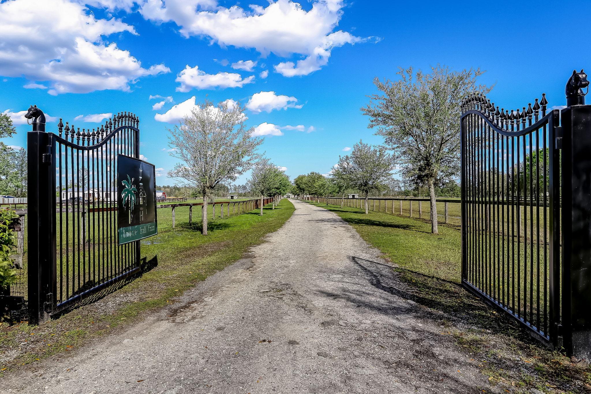 Middle Rd, Callahan, FL 32011