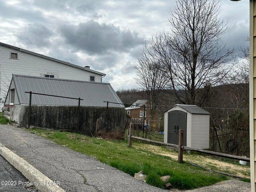 6th St, Coaldale, PA 18218