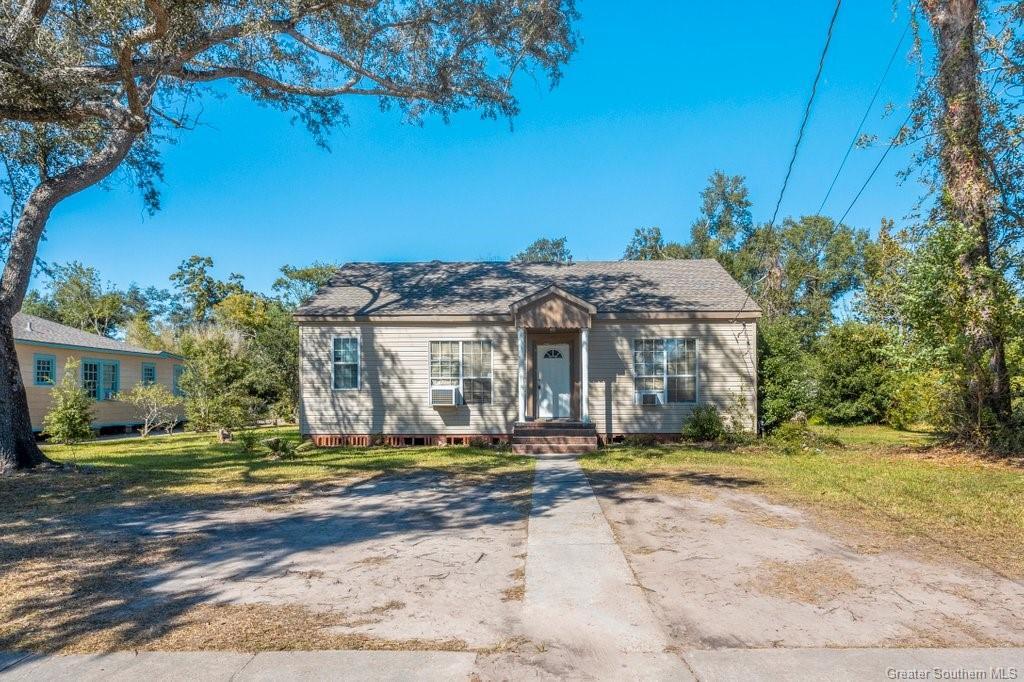 5th St, Lake Charles, LA 70601