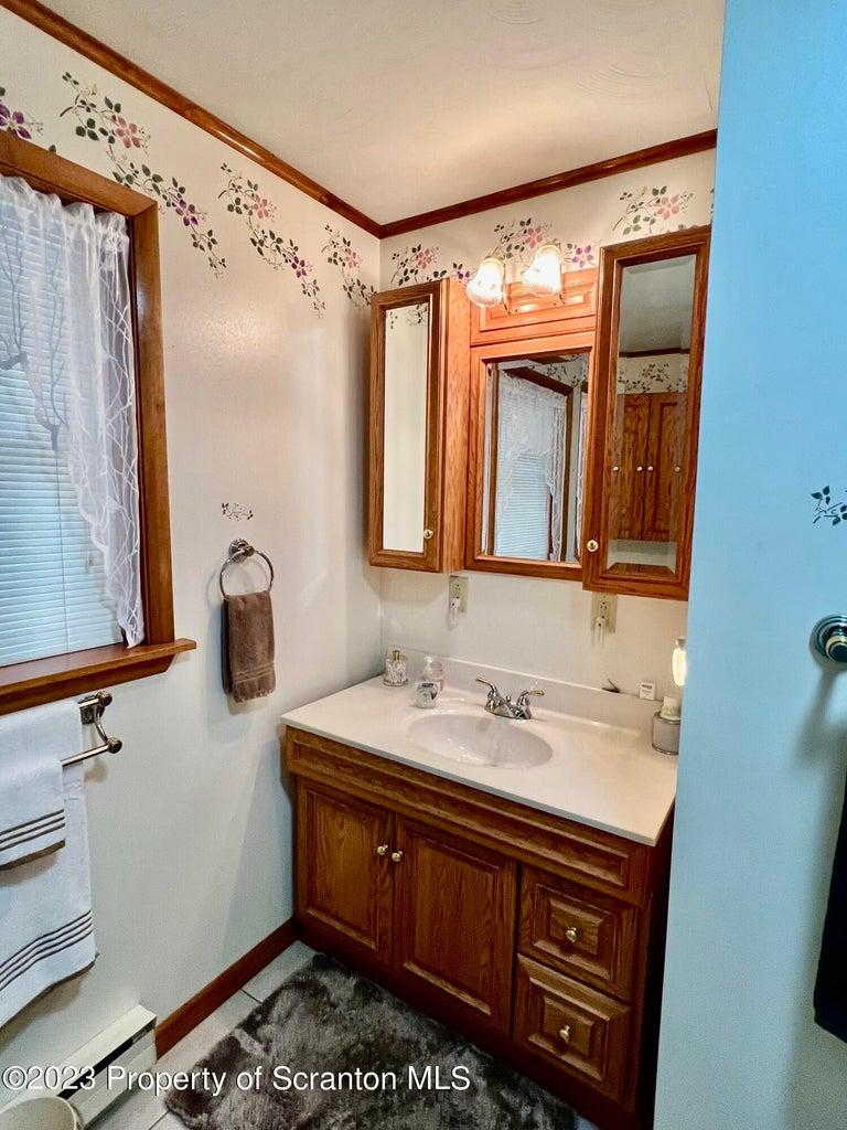 Hill St, Mayfield, PA 18433