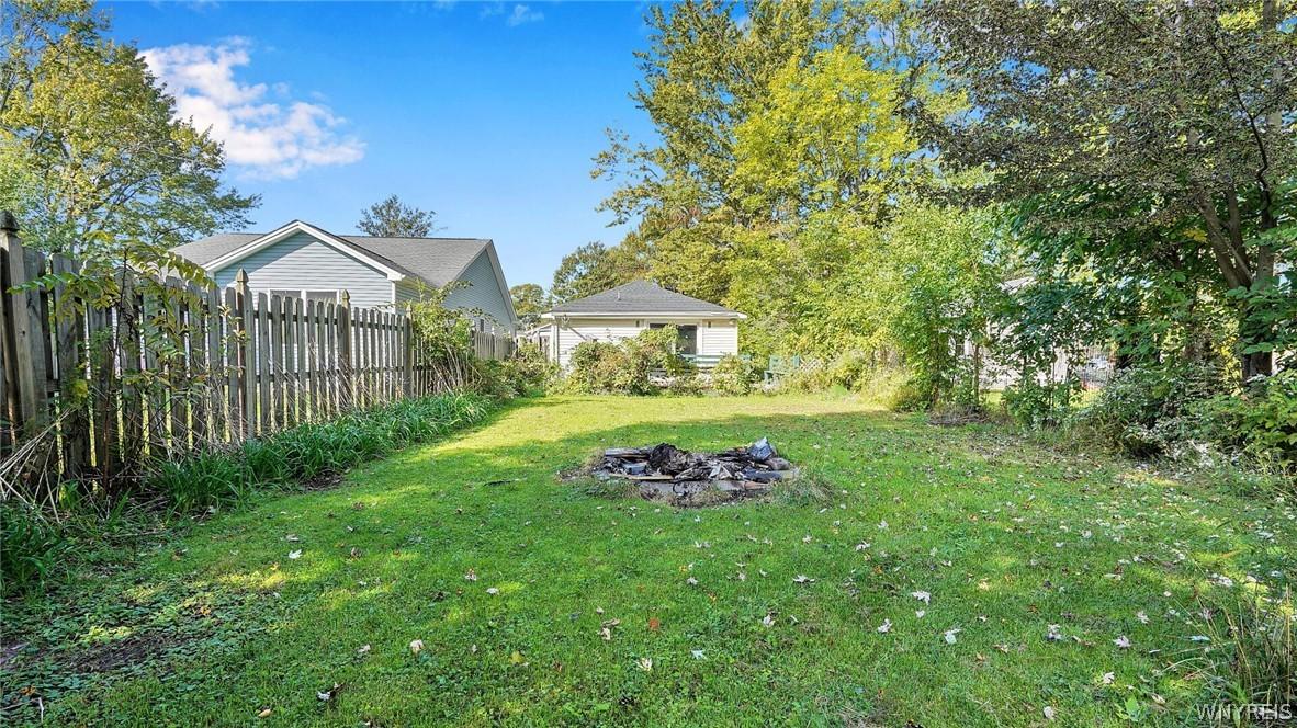 Lakeview Ter, Lake View, NY 14085