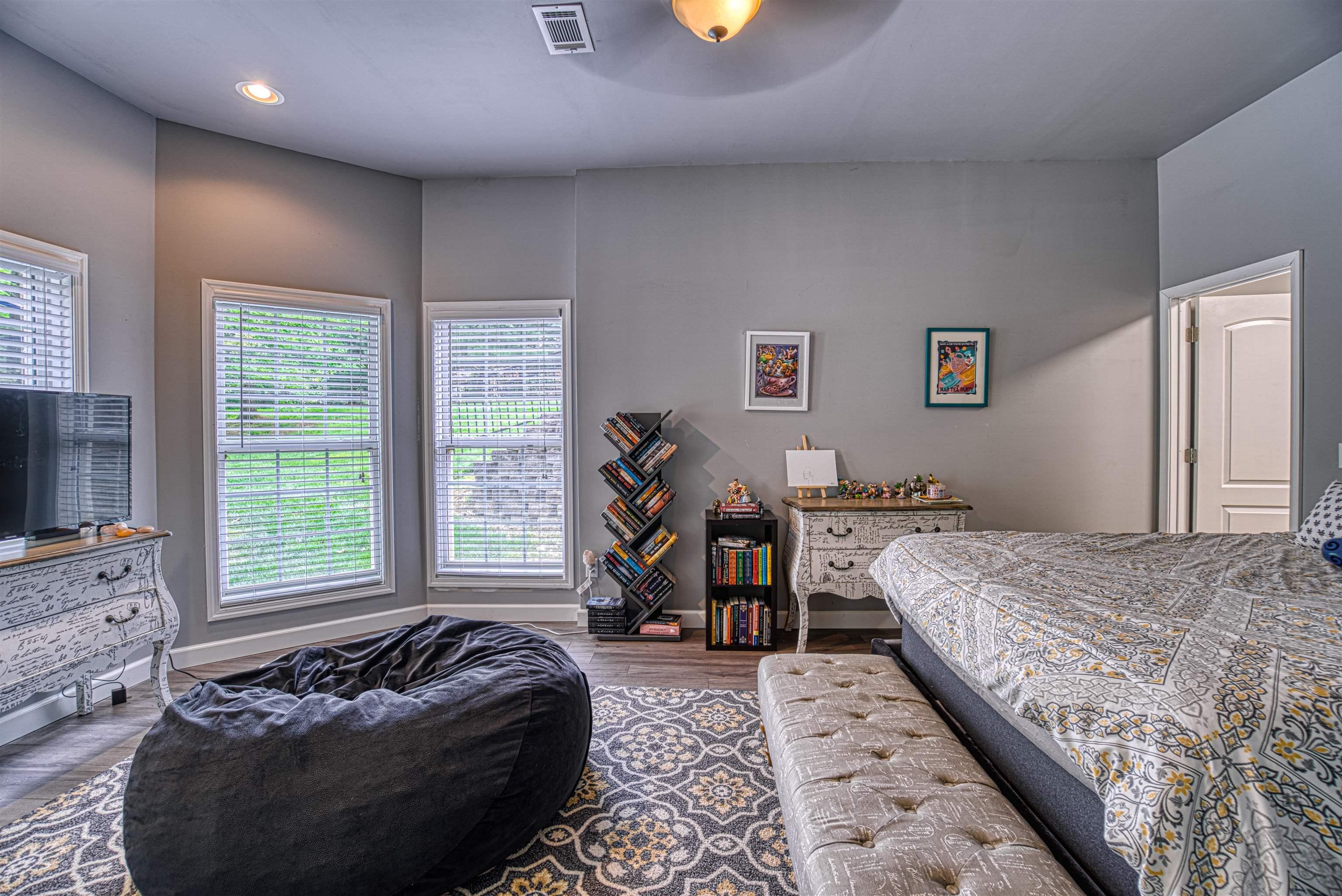 Oak Hurst, Henderson, KY 42420