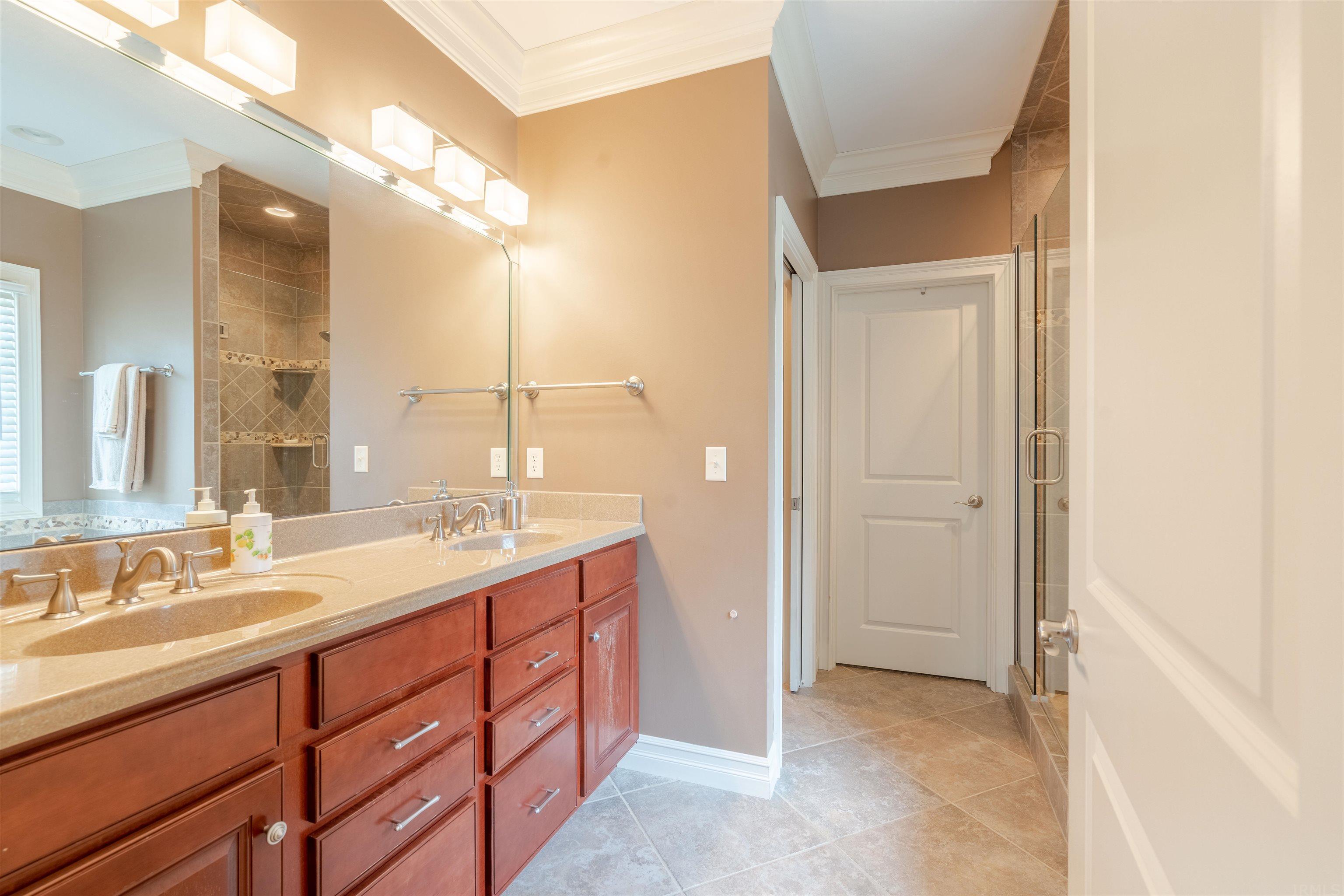 Woodfield Dr, Newburgh, IN 47630