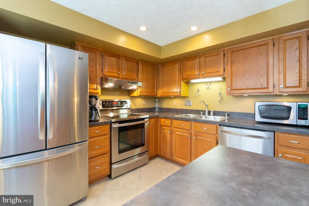 Red River Dr, Centreville, VA 20121